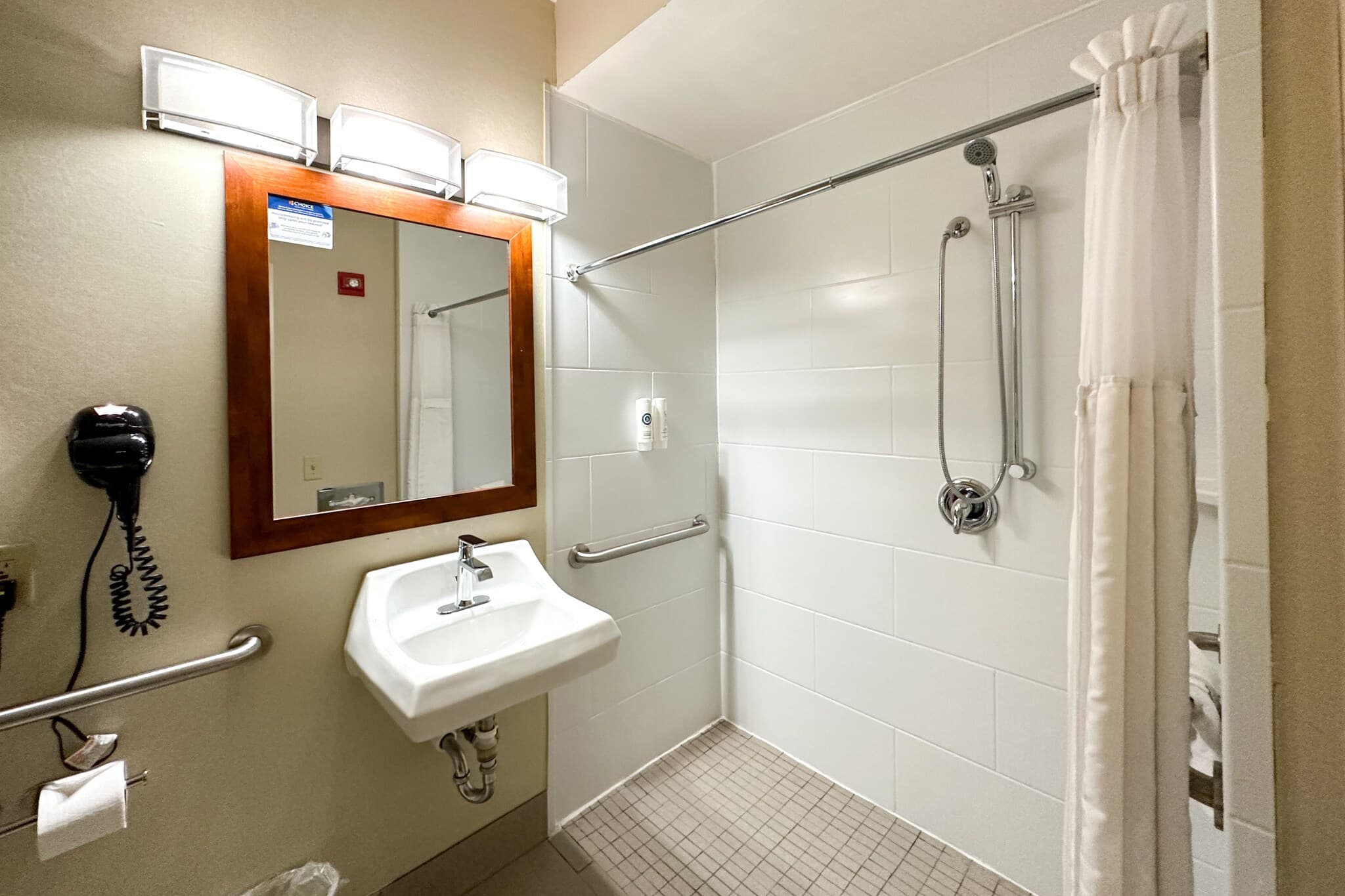 Comfort Inn & Suites Geneva- West Chicago — 9