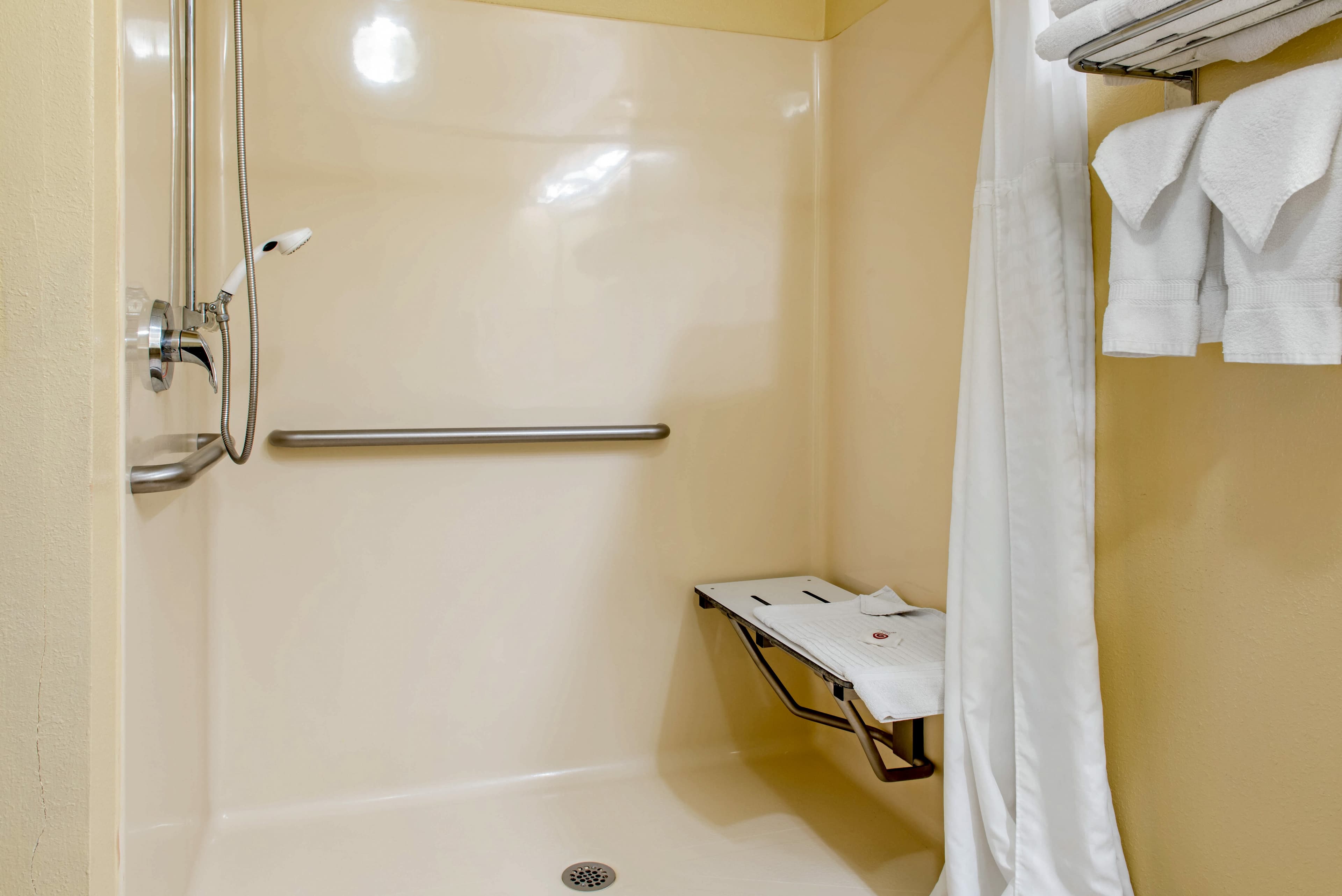 Quality Inn Jacksonville near I-72 - Image 3