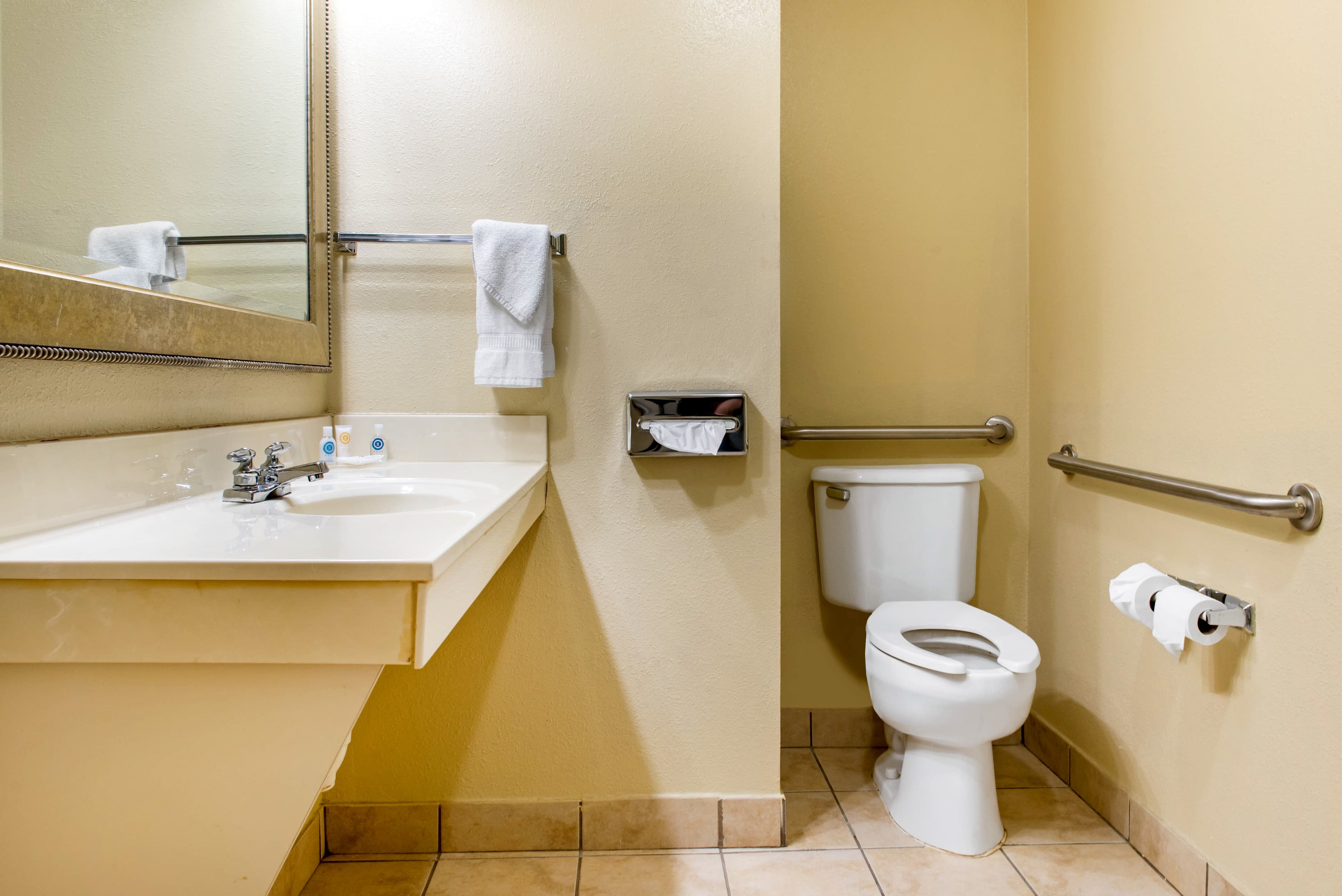 Quality Inn Jacksonville near I-72 - Image 5