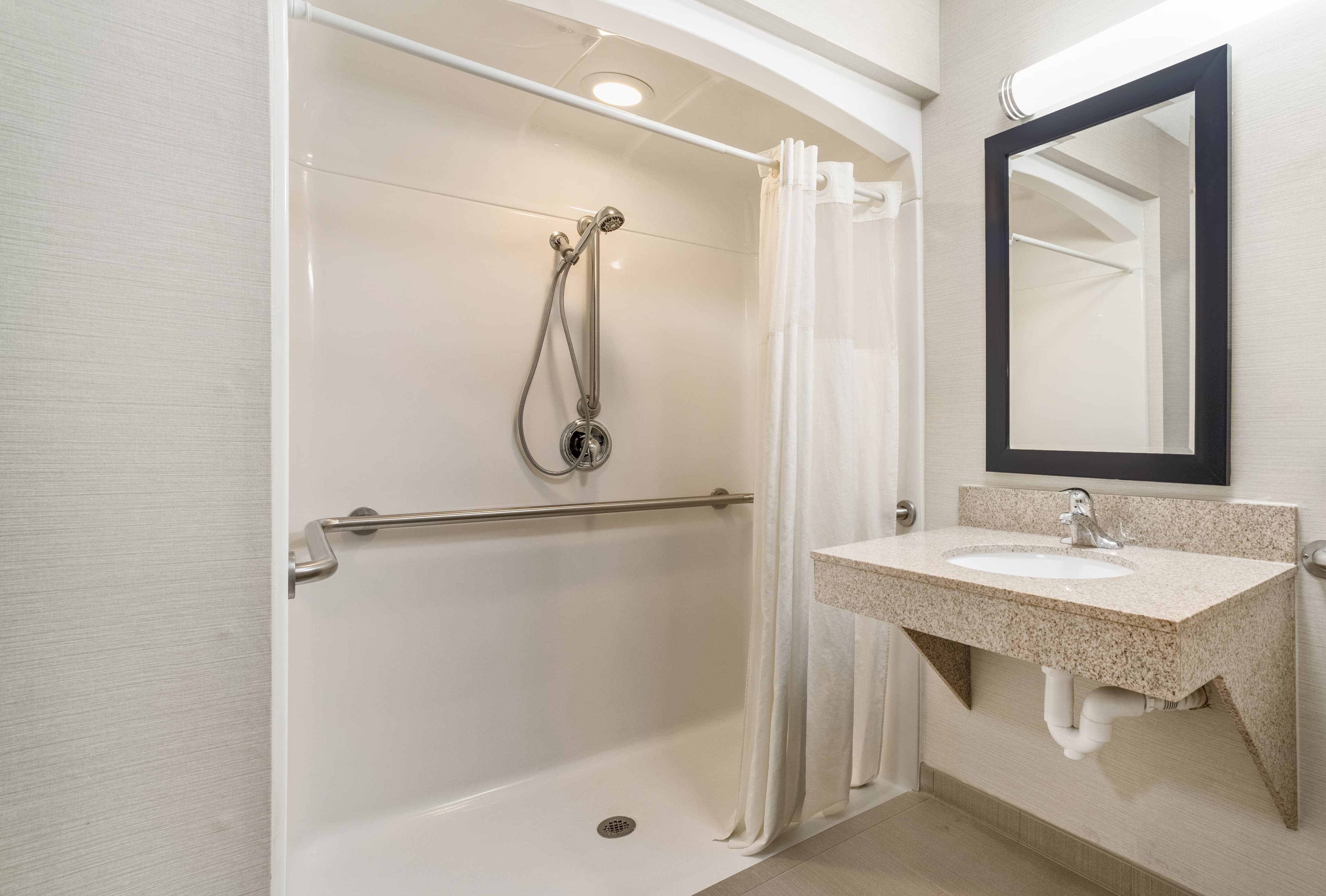 Quality Inn Effingham North - Image 3