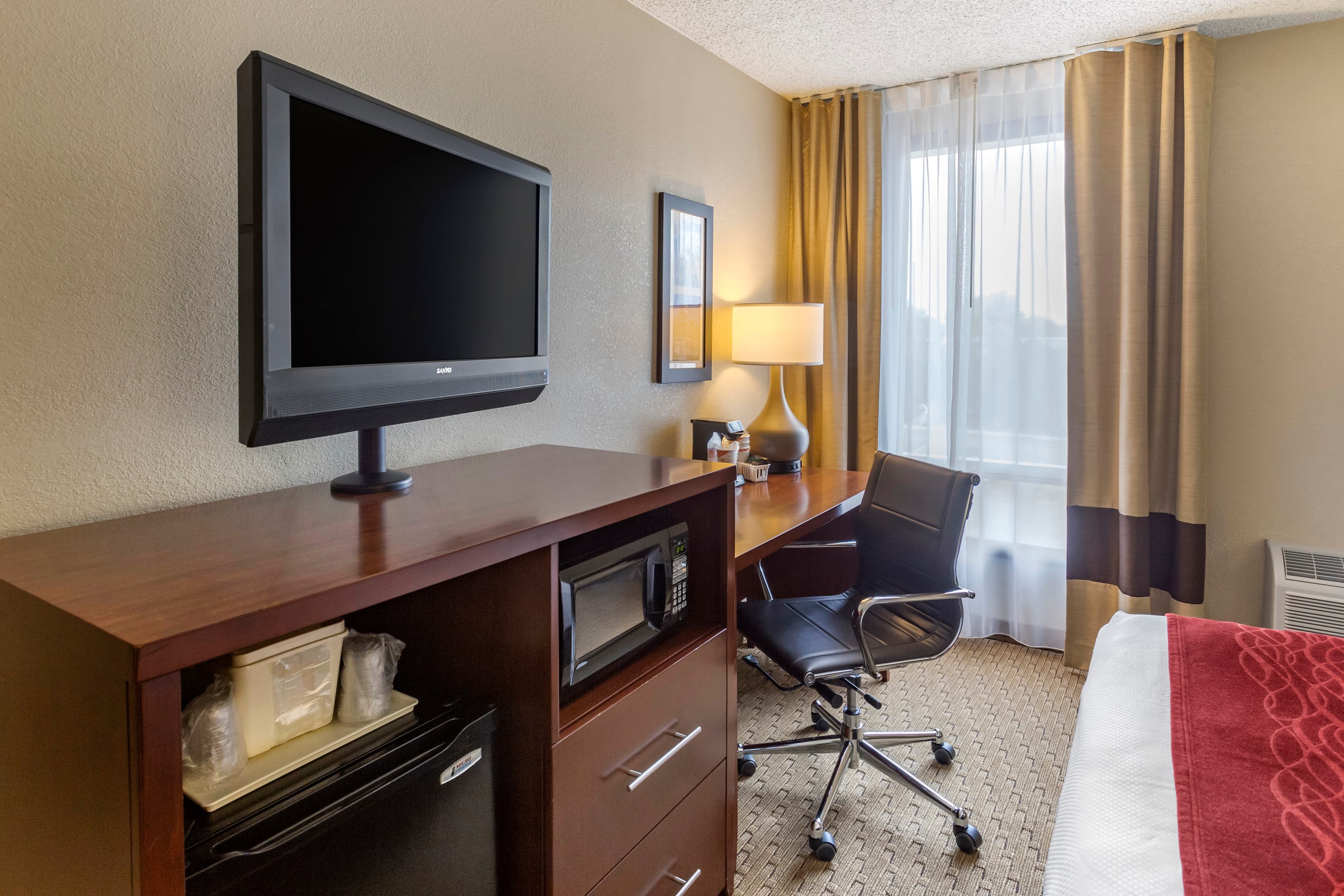 Comfort Inn & Suites Rochelle - DeKalb — 8