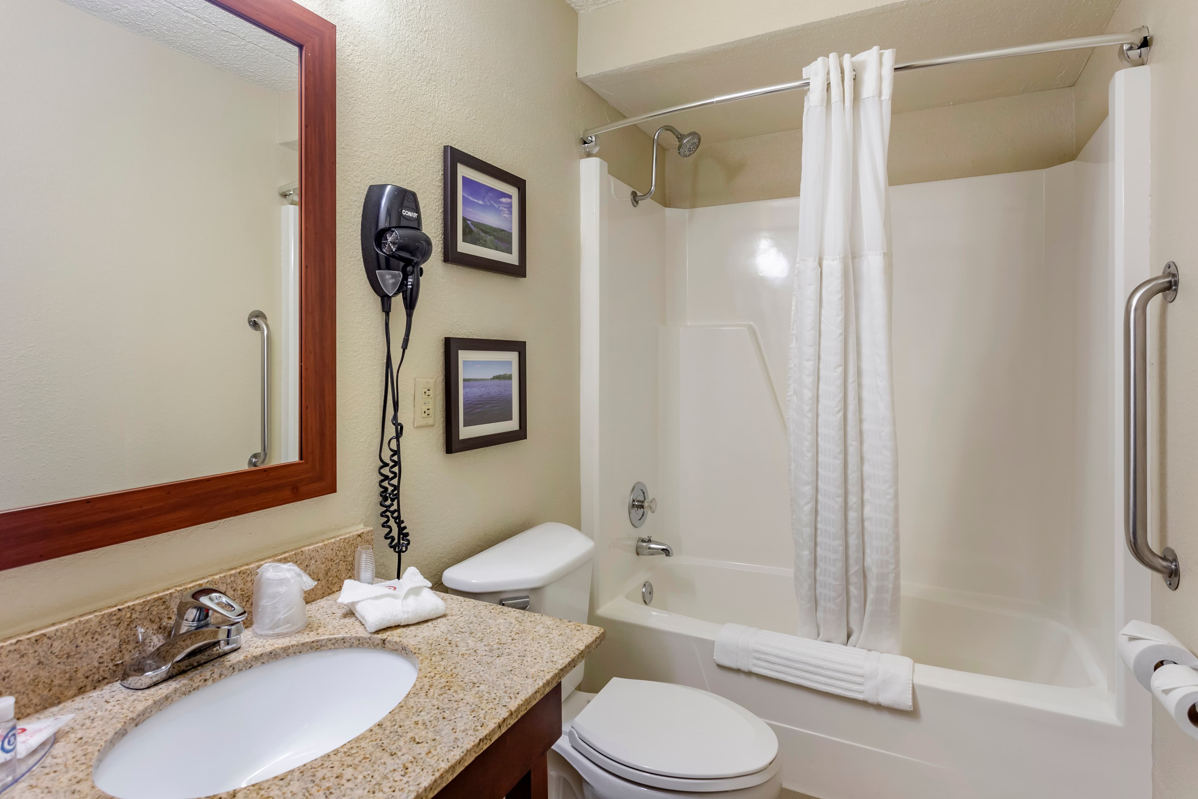 Comfort Inn & Suites Rochelle - DeKalb — 9
