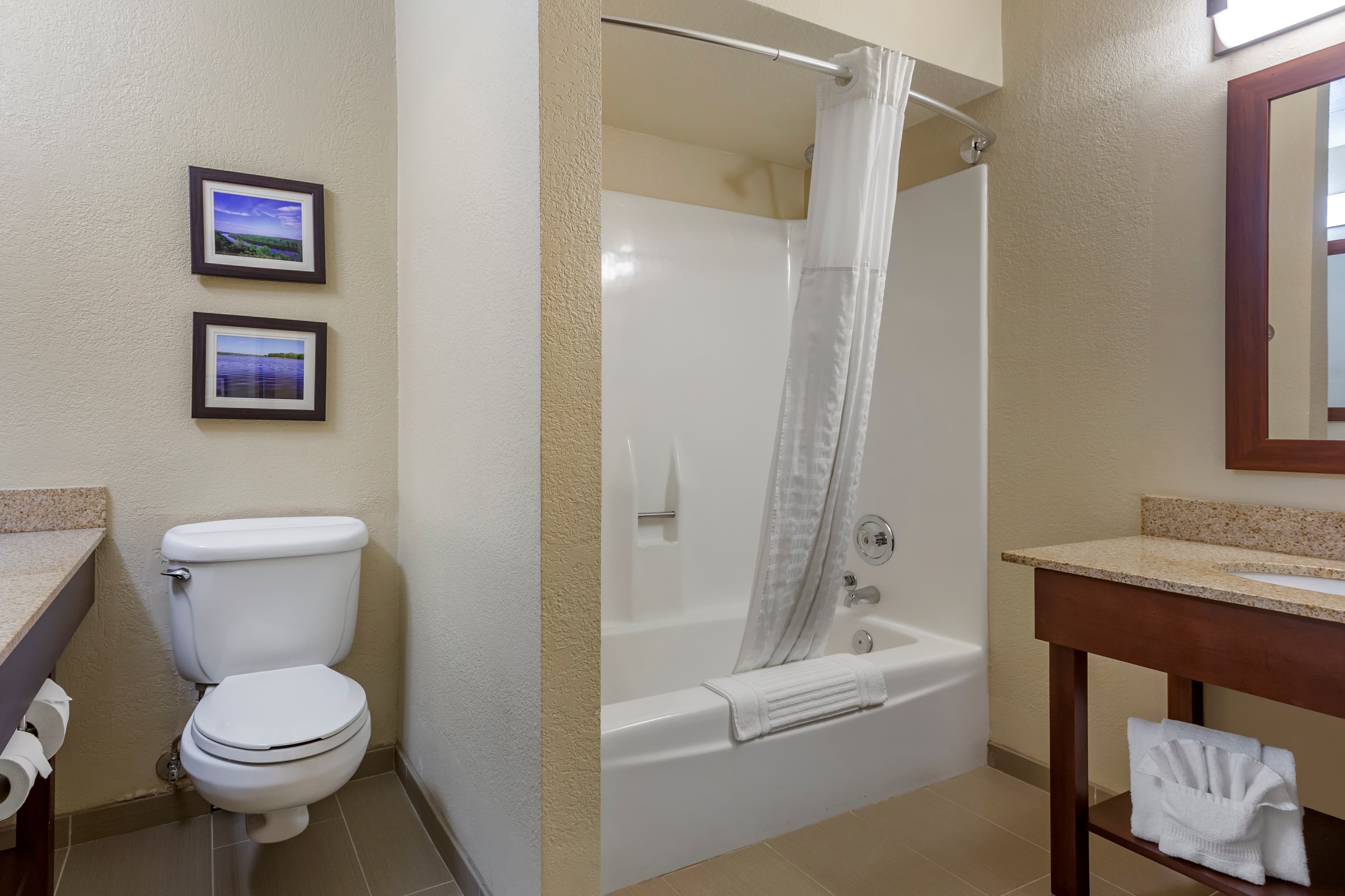 Comfort Inn & Suites Rochelle - DeKalb — 18