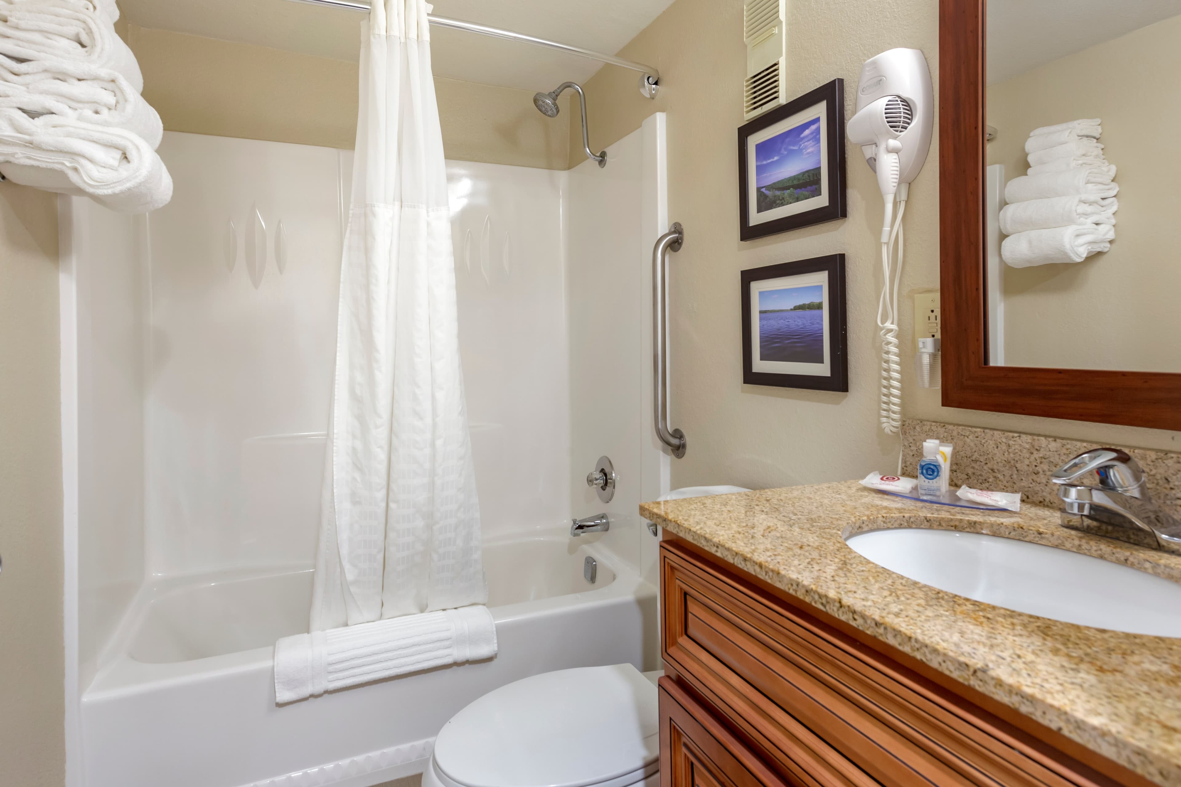 Comfort Inn & Suites Rochelle - DeKalb — 27