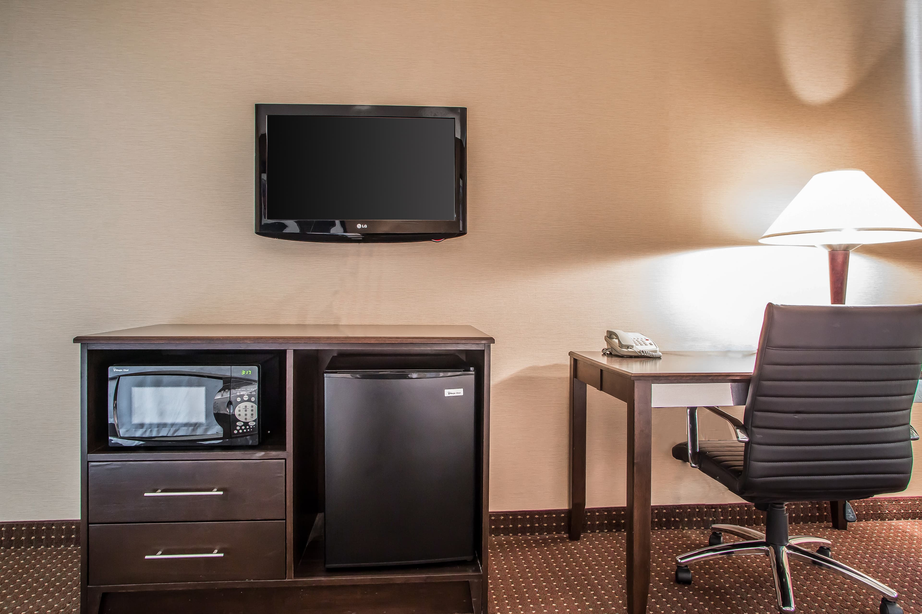 Quality Inn Elgin I-90 - Image 3