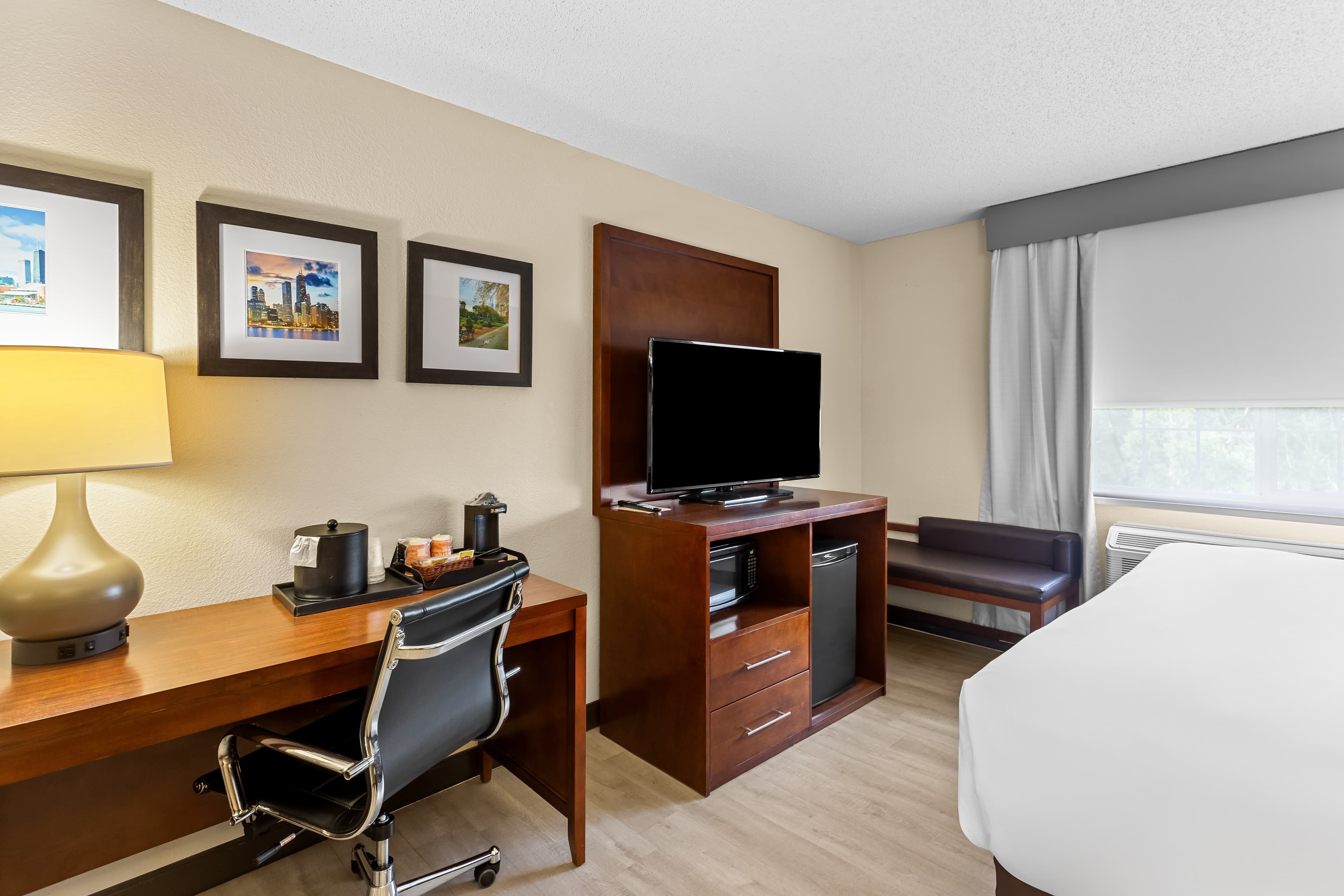 Comfort Suites Grayslake near Libertyville North - Image 4