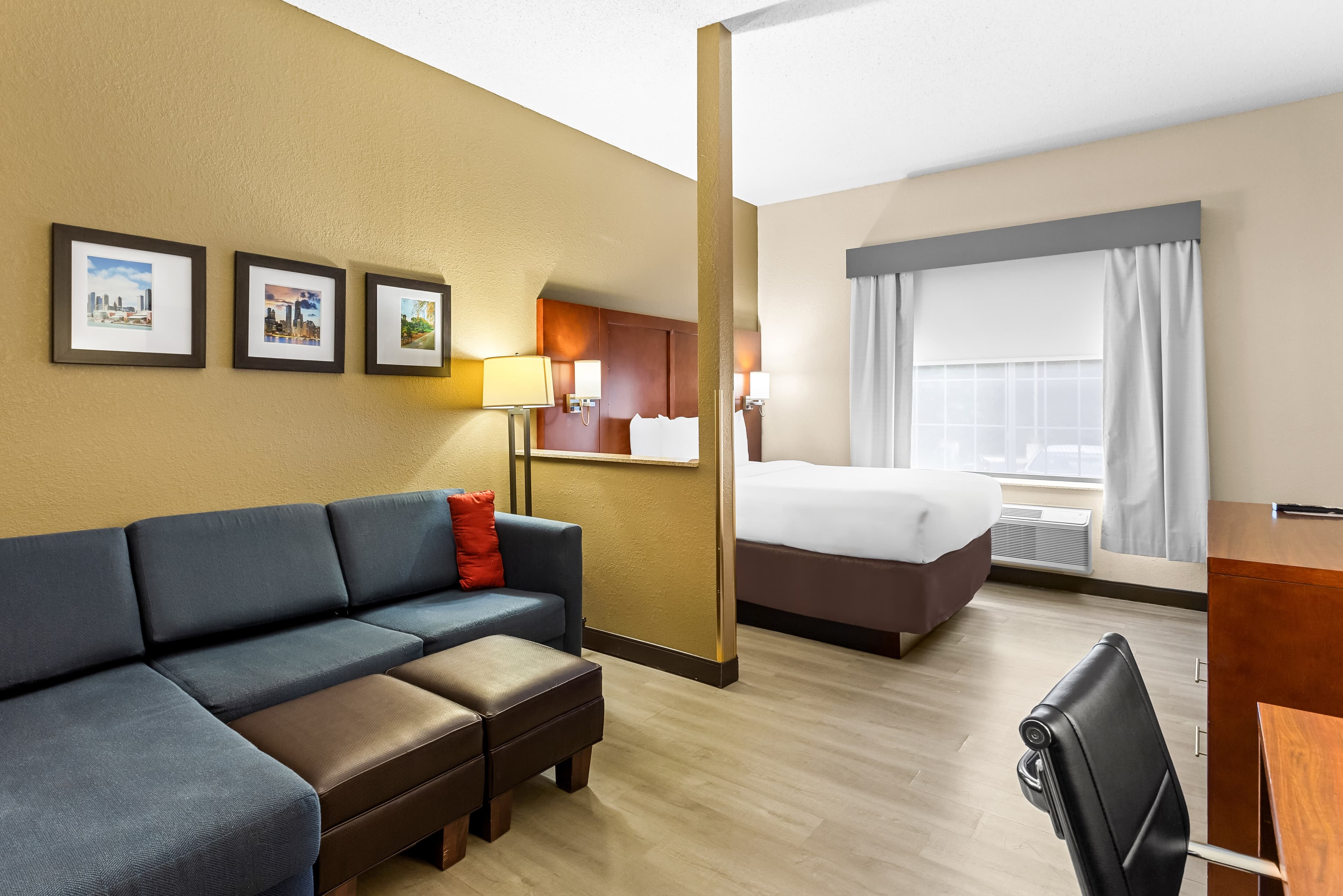 Comfort Suites Grayslake near Libertyville North — 7