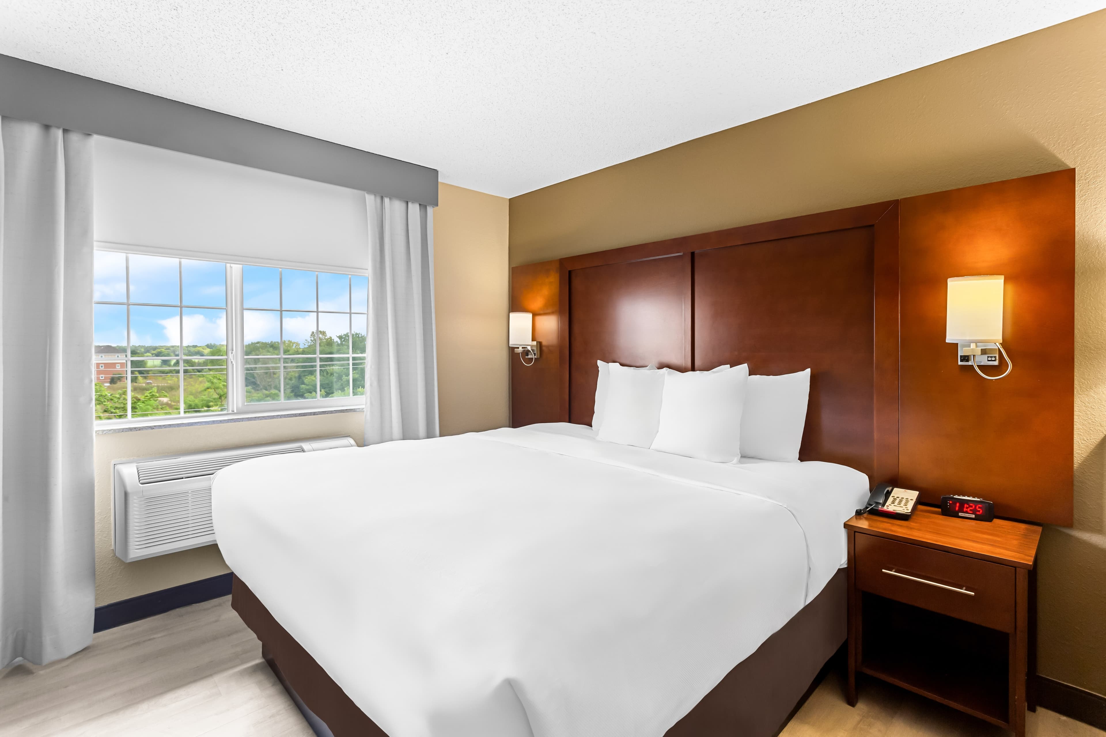 Comfort Suites Grayslake near Libertyville North — 16