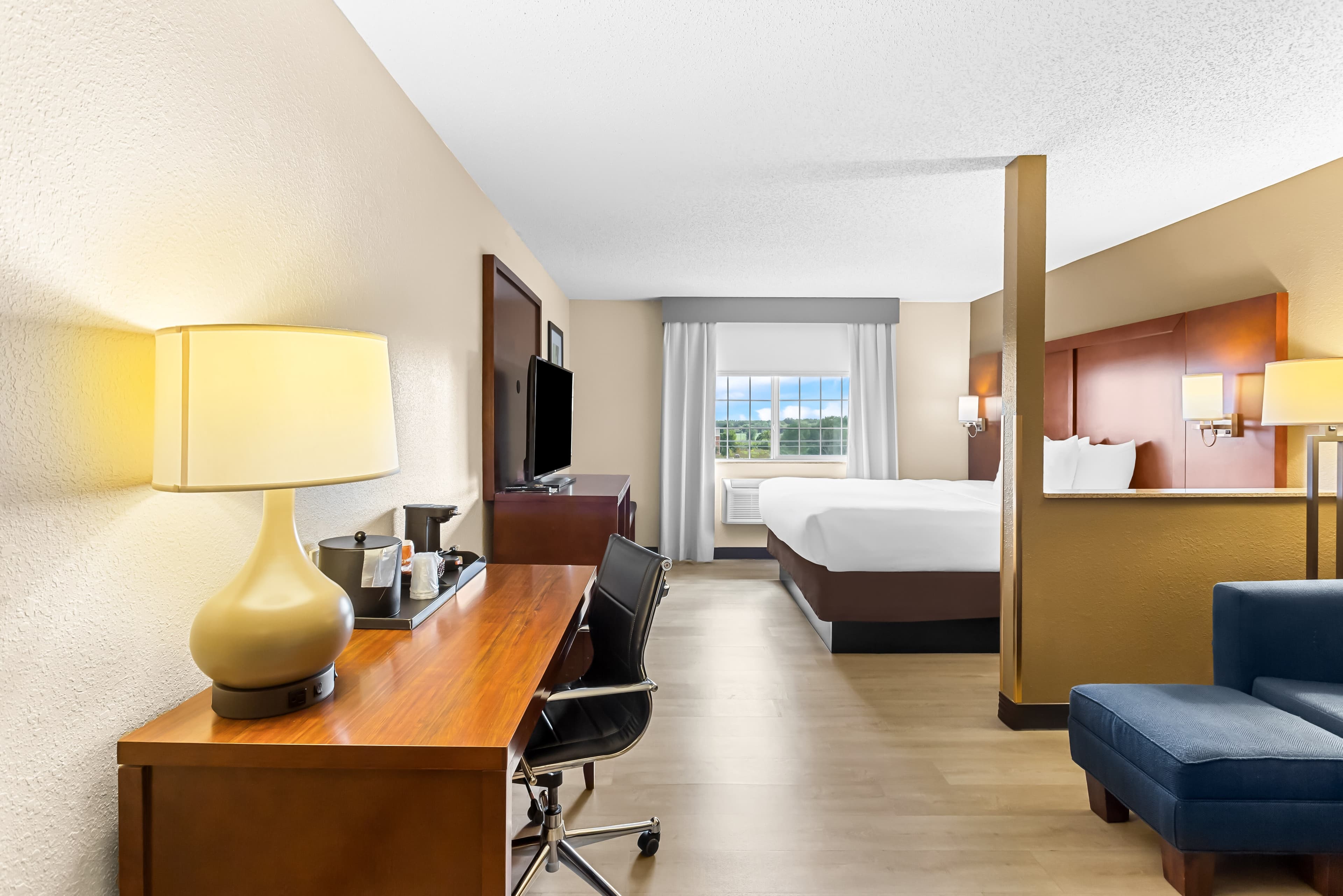 Comfort Suites Grayslake near Libertyville North — 18