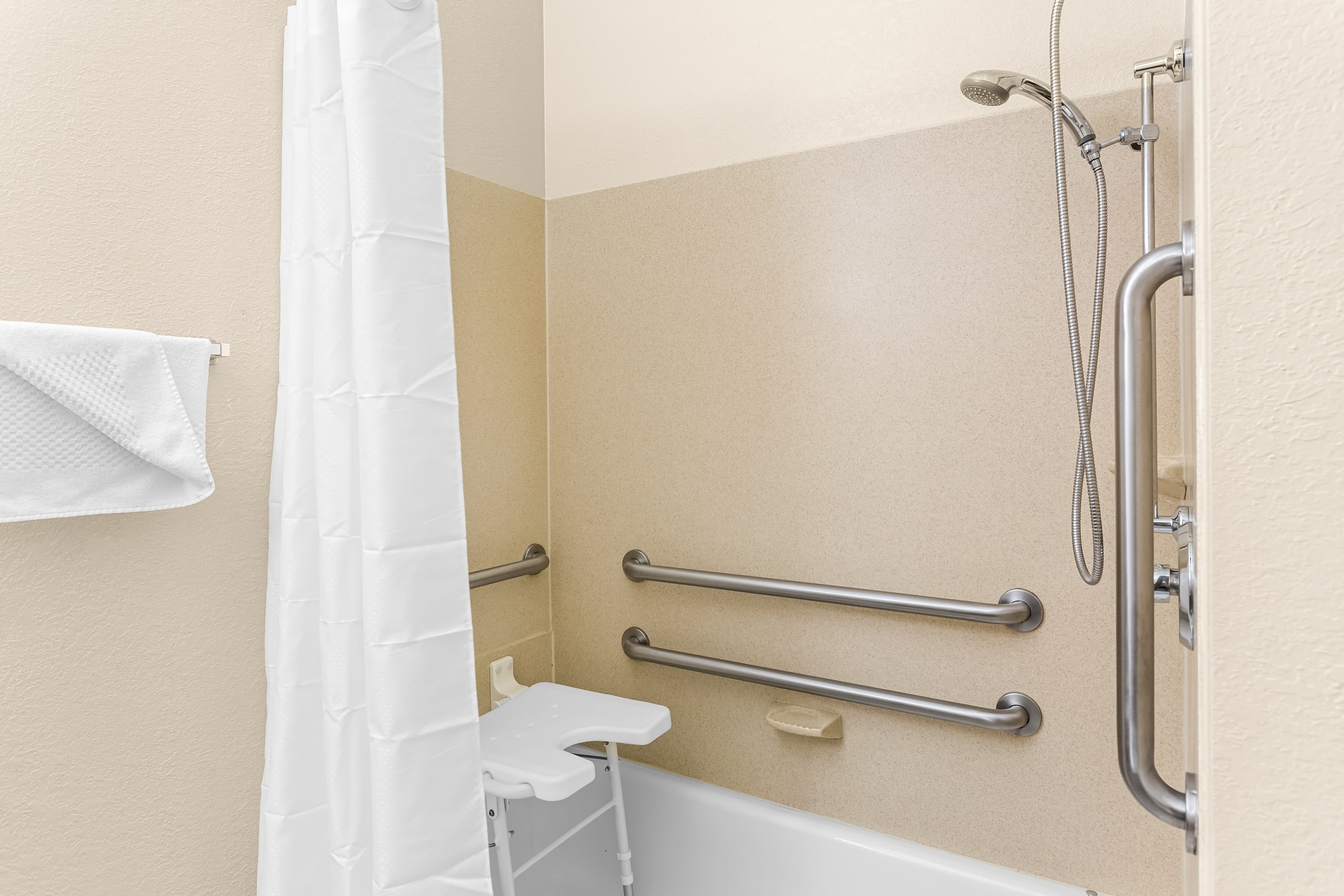 Comfort Suites Grayslake near Libertyville North — 9
