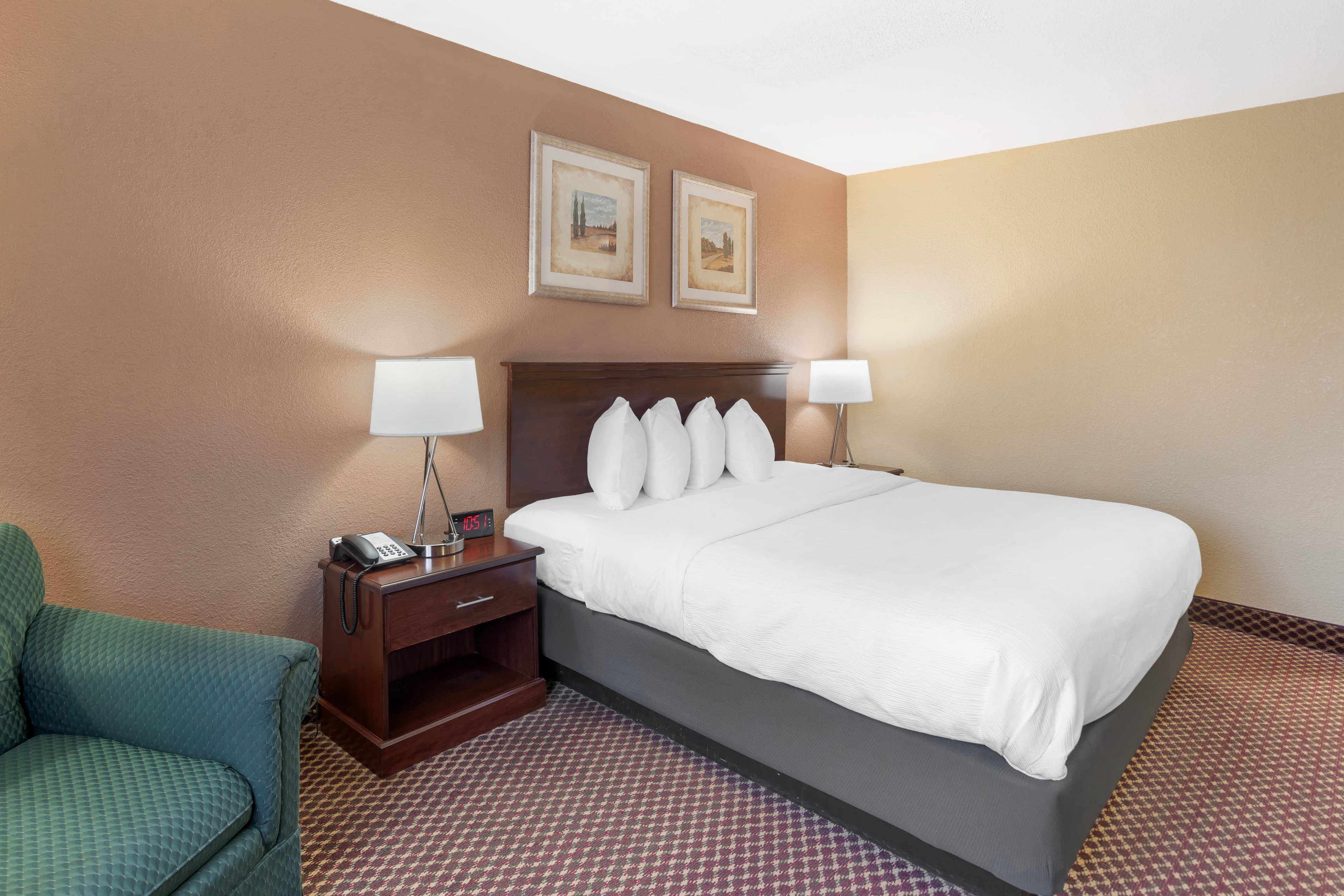 Quality Inn & Suites Bloomington University Area — 2