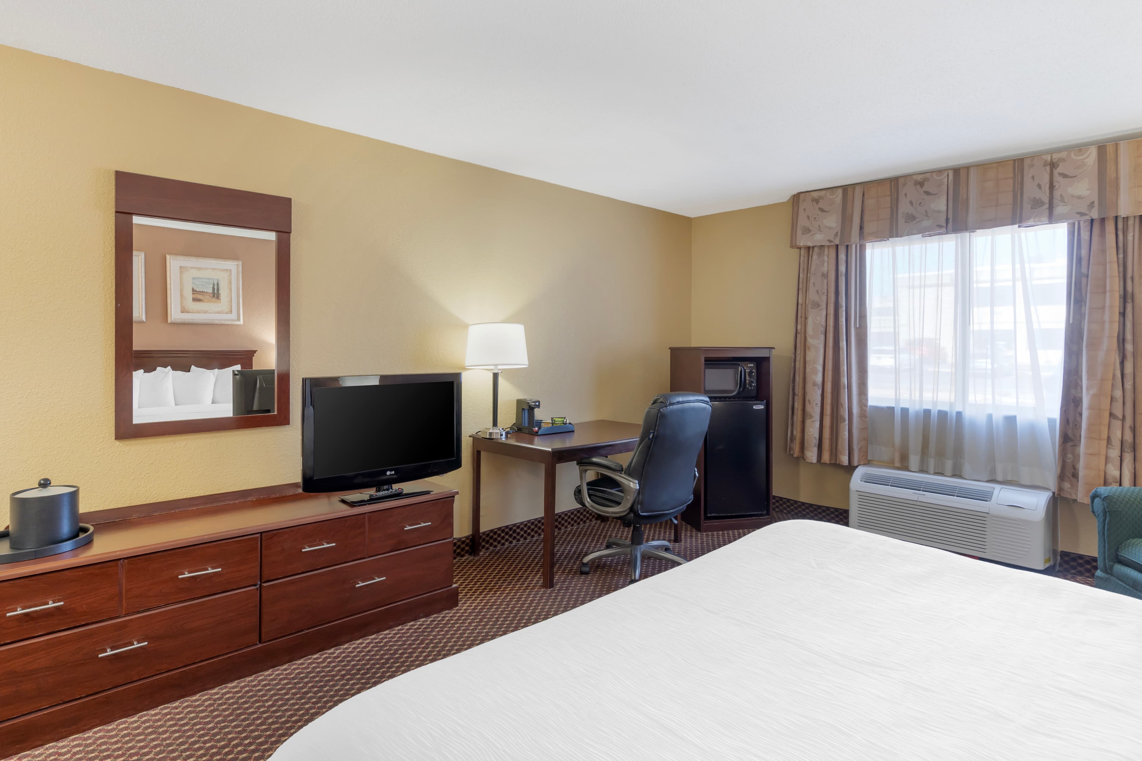 Quality Inn & Suites Bloomington University Area — 3