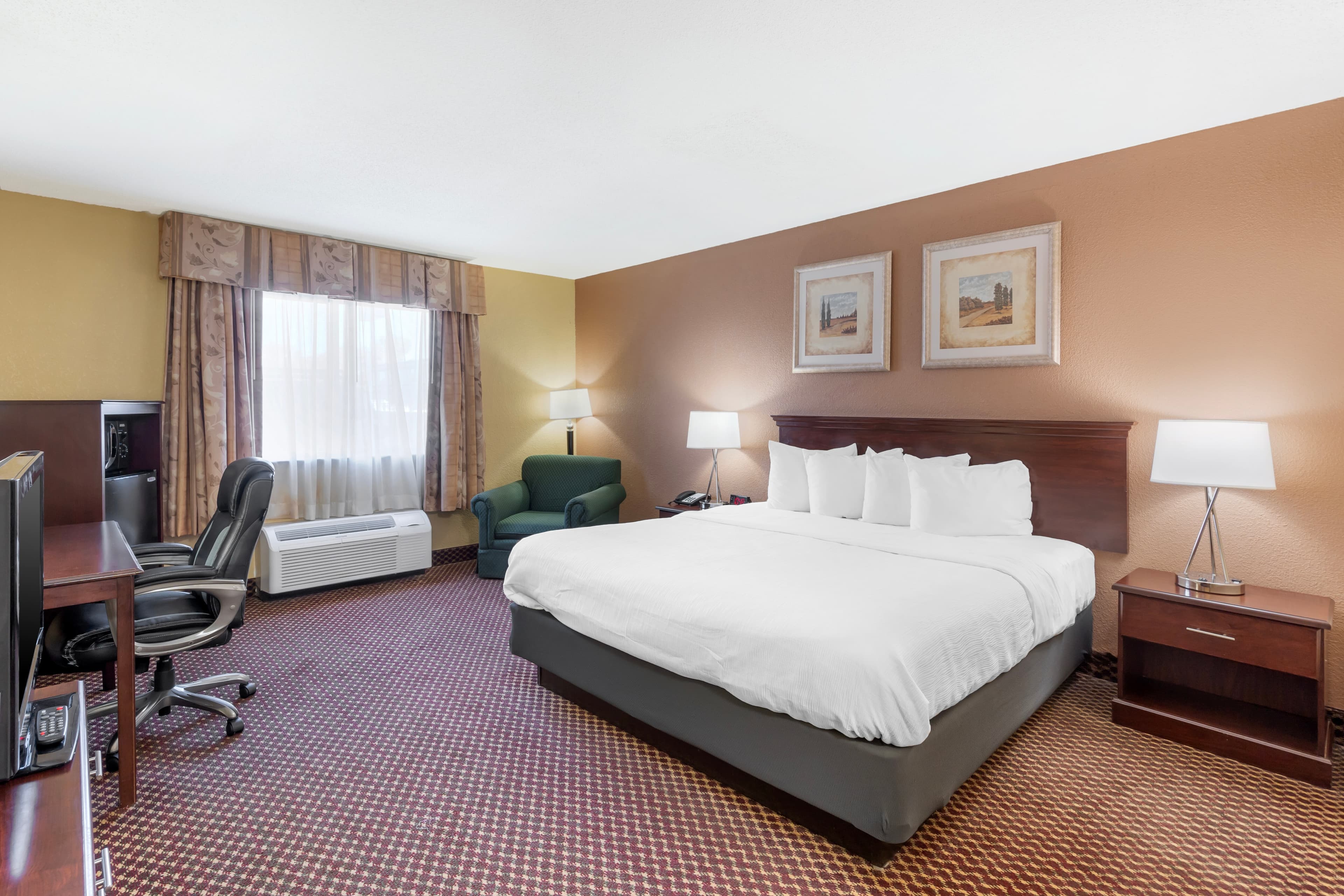 Quality Inn & Suites Bloomington University Area — 4