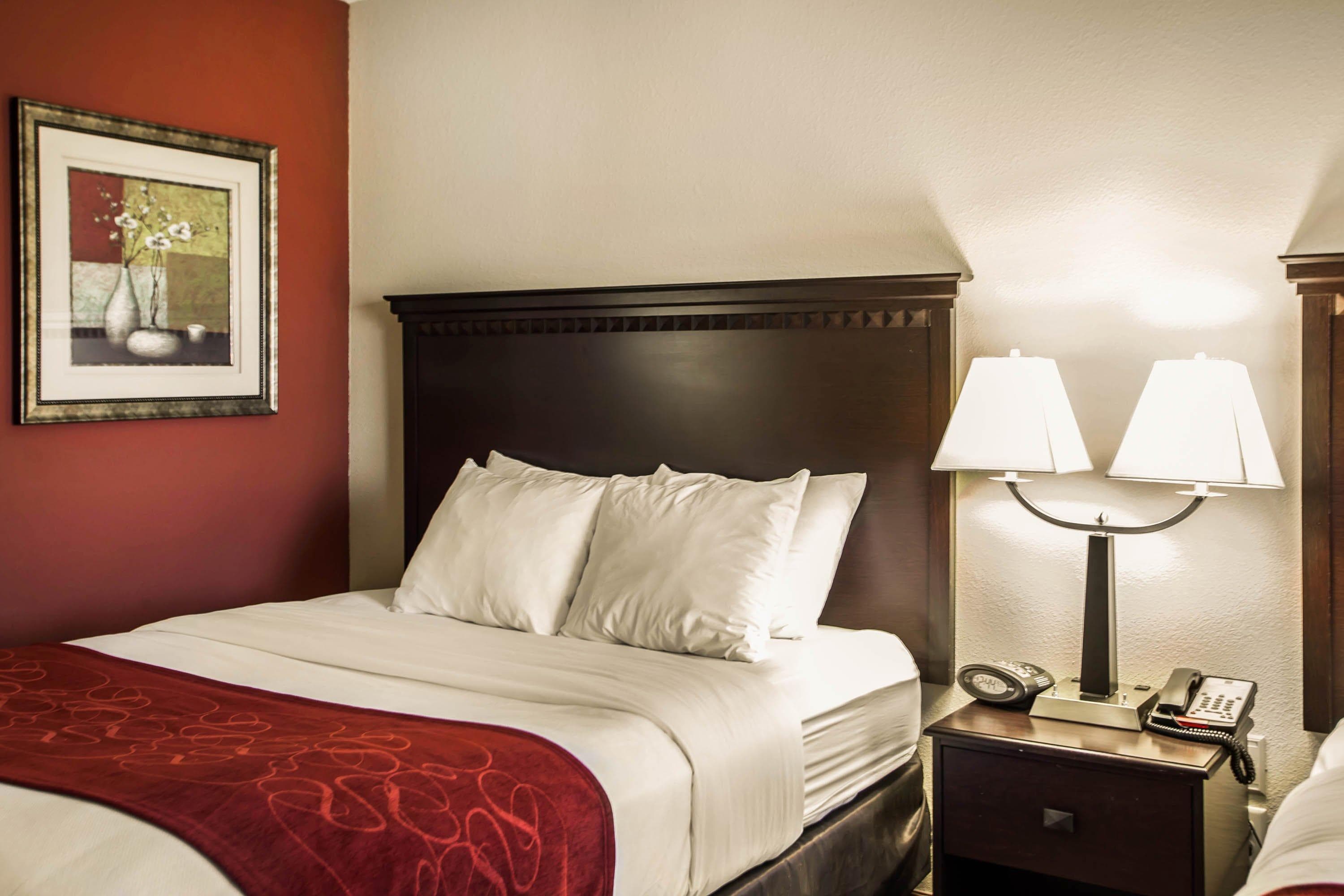Comfort Suites Bloomington I-55 and I-74 - Image 3