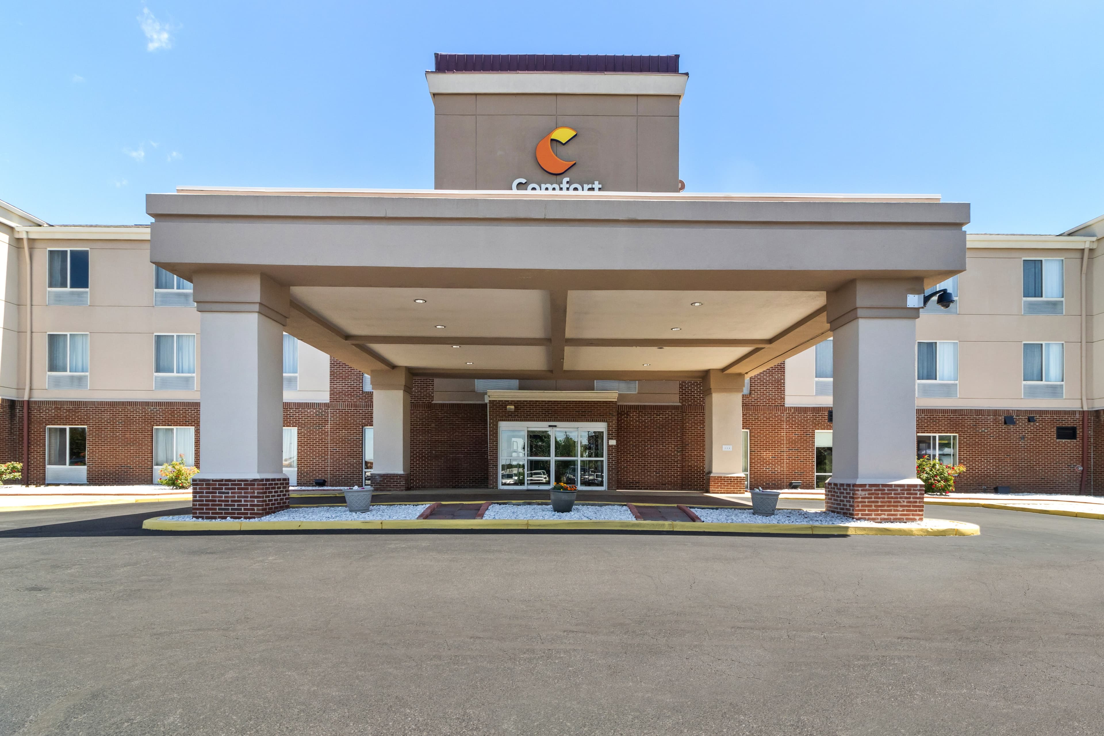 Comfort Suites - Image 1