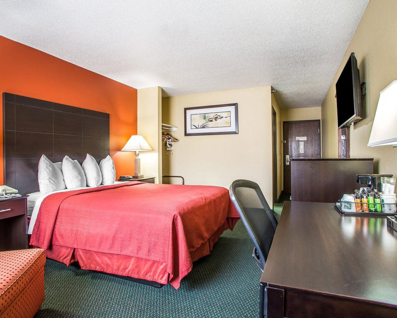 Quality Inn Morton at I-74 - Image 2