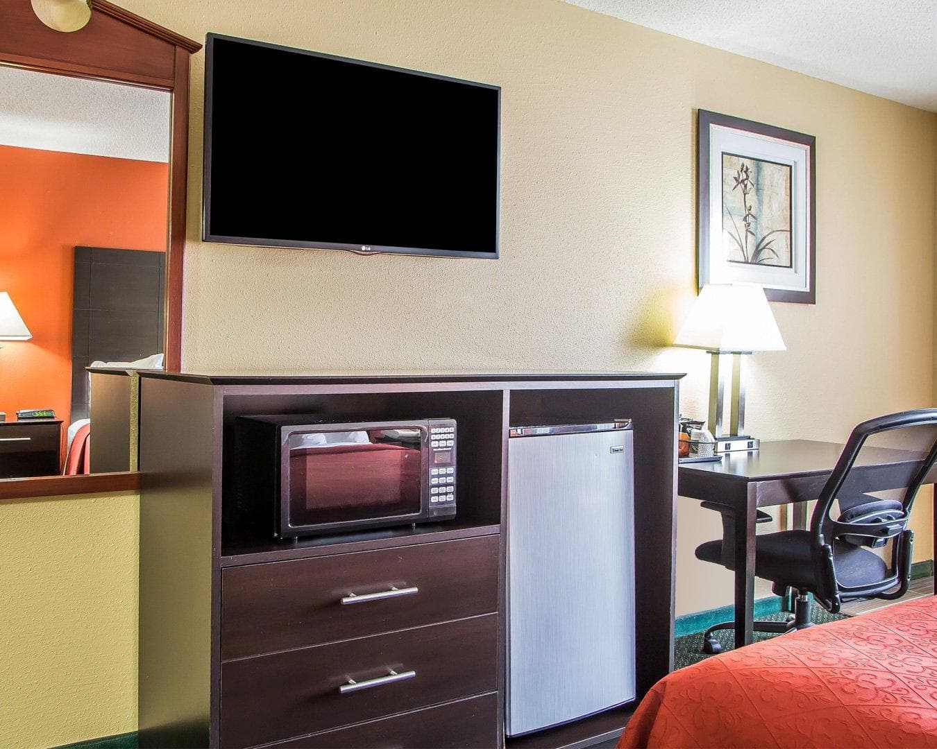 Quality Inn Morton at I-74 - Image 5