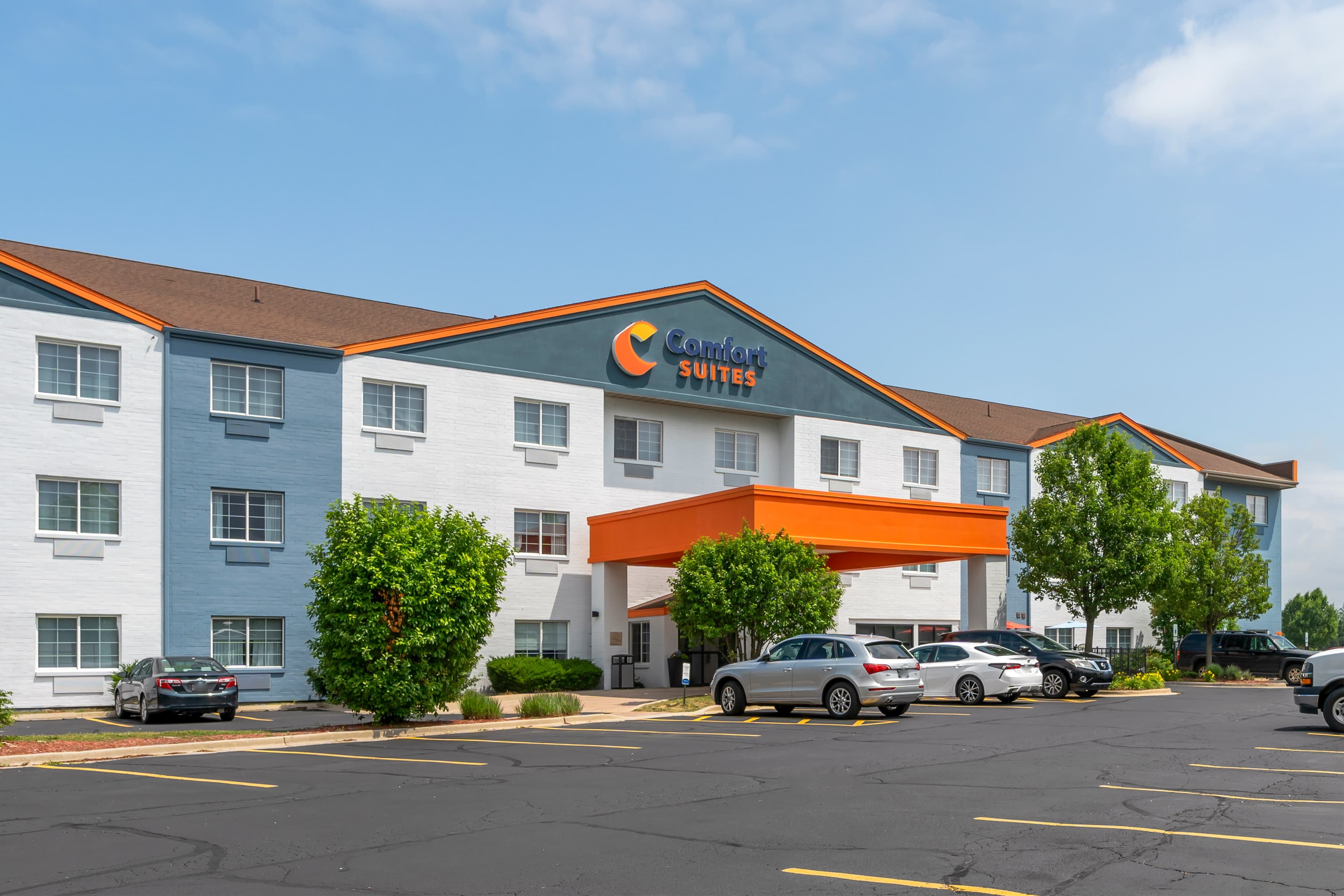 Comfort Suites Elgin Northwest - Image 1