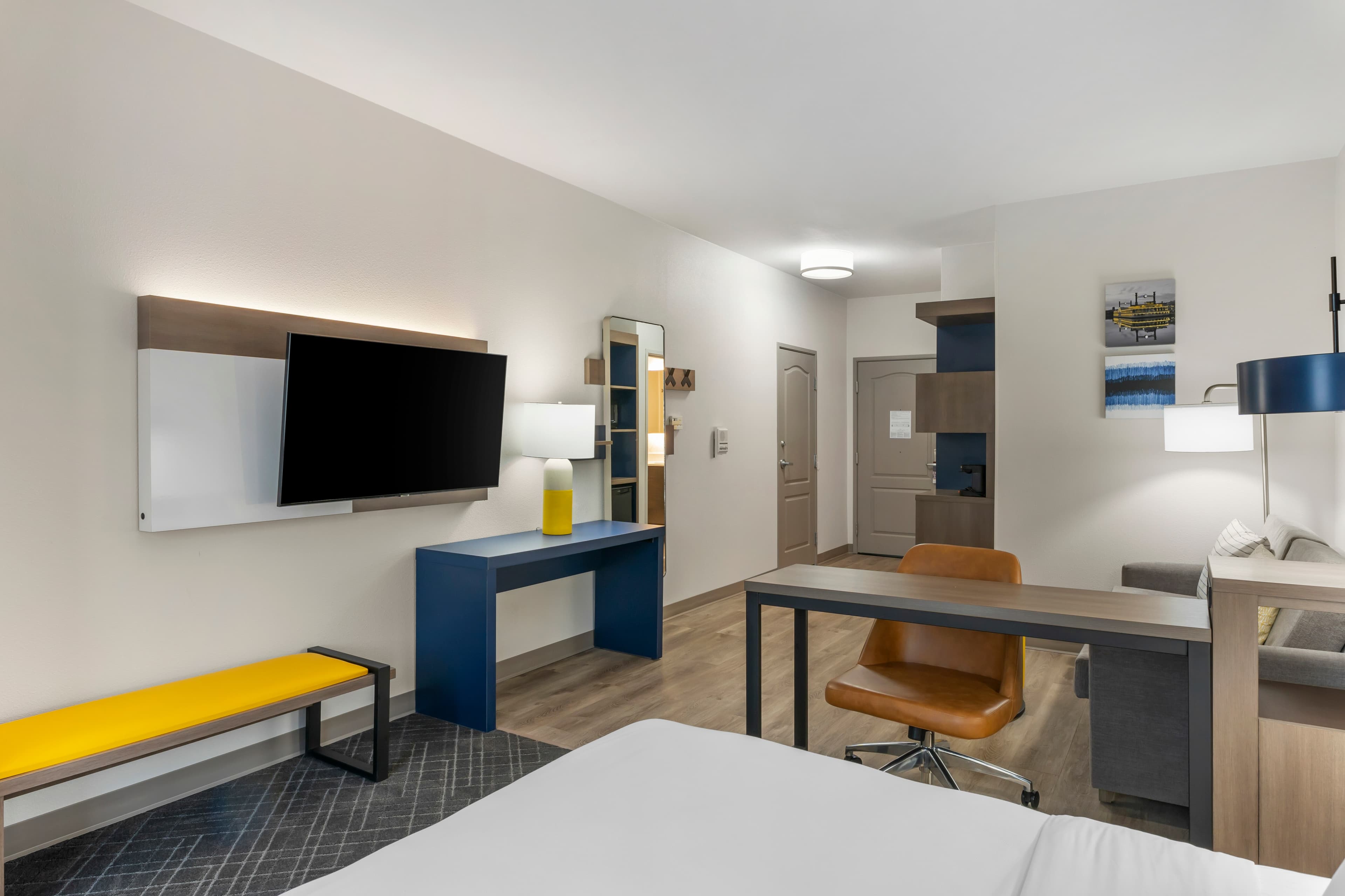 Comfort Suites Elgin Northwest - Image 4