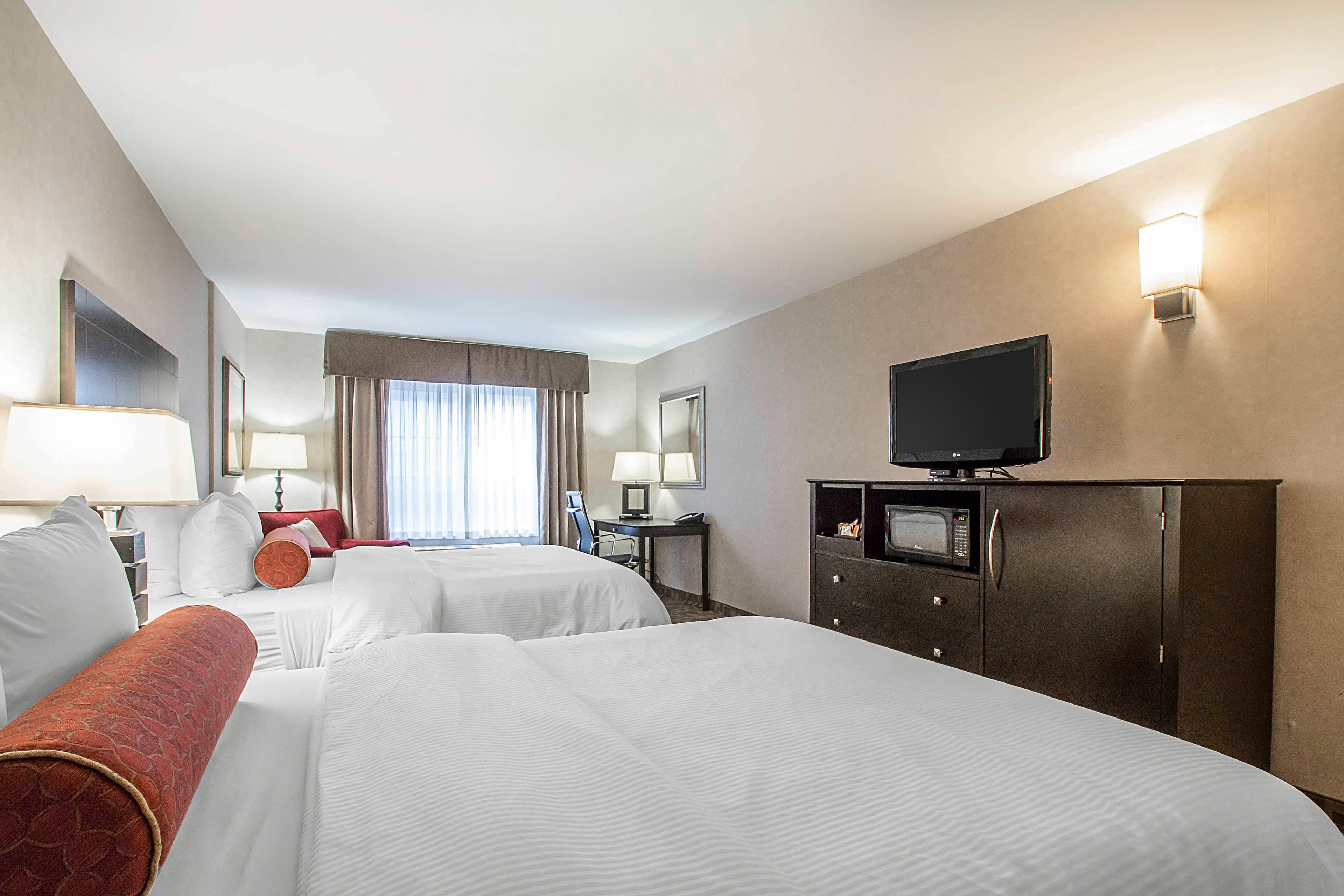 Clarion Inn Elmhurst - Oak Brook near I-88, I-290, I-294 - Image 3