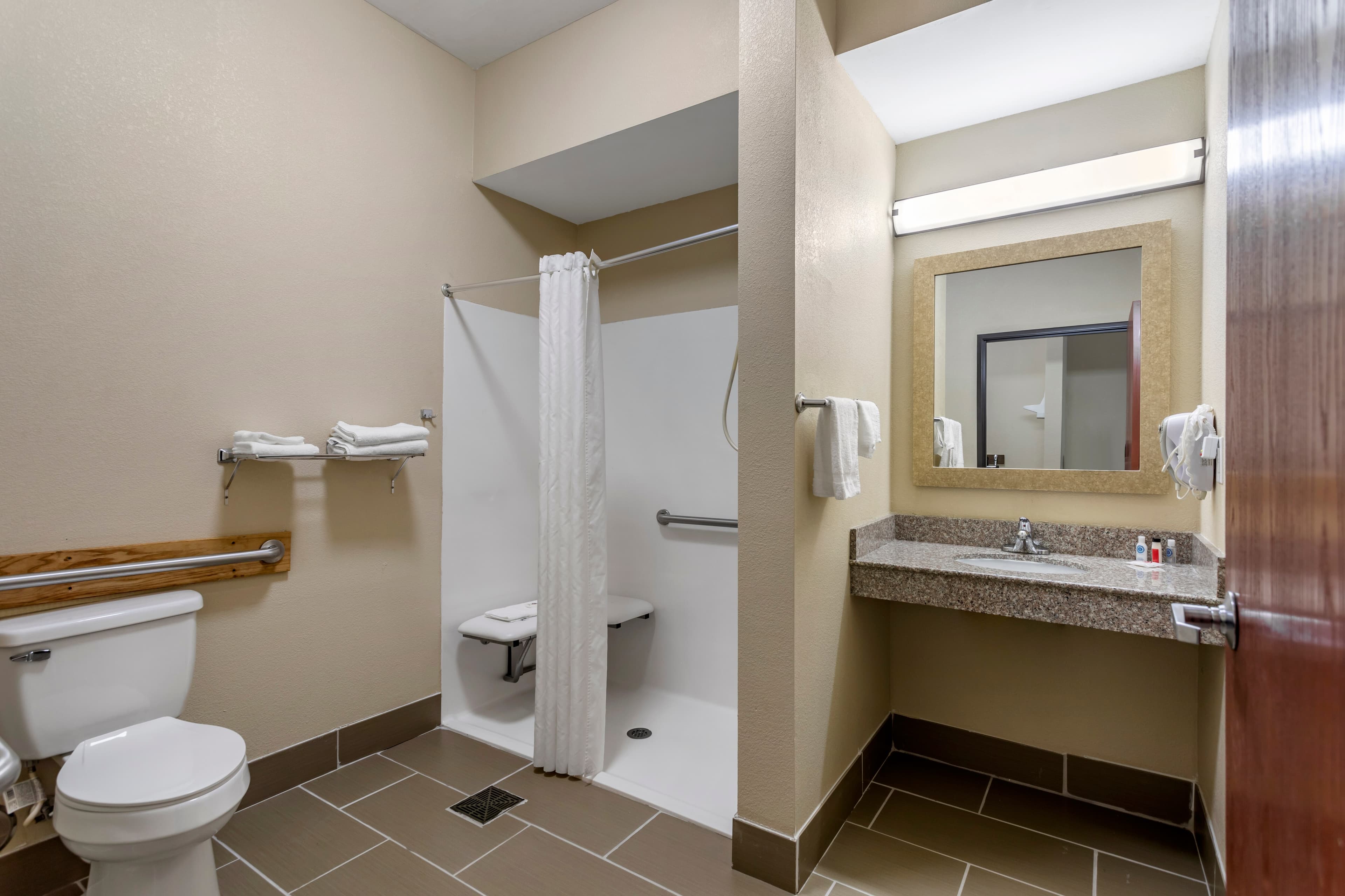Comfort Inn & Suites Carbondale University Area — 21