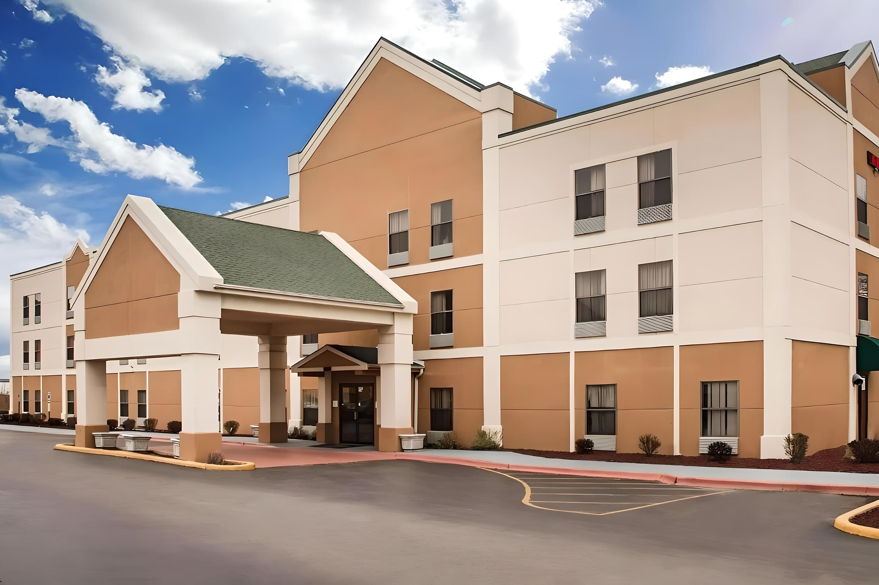 Halsted Inn & Suites Harvey - Chicago Southland - Image 1