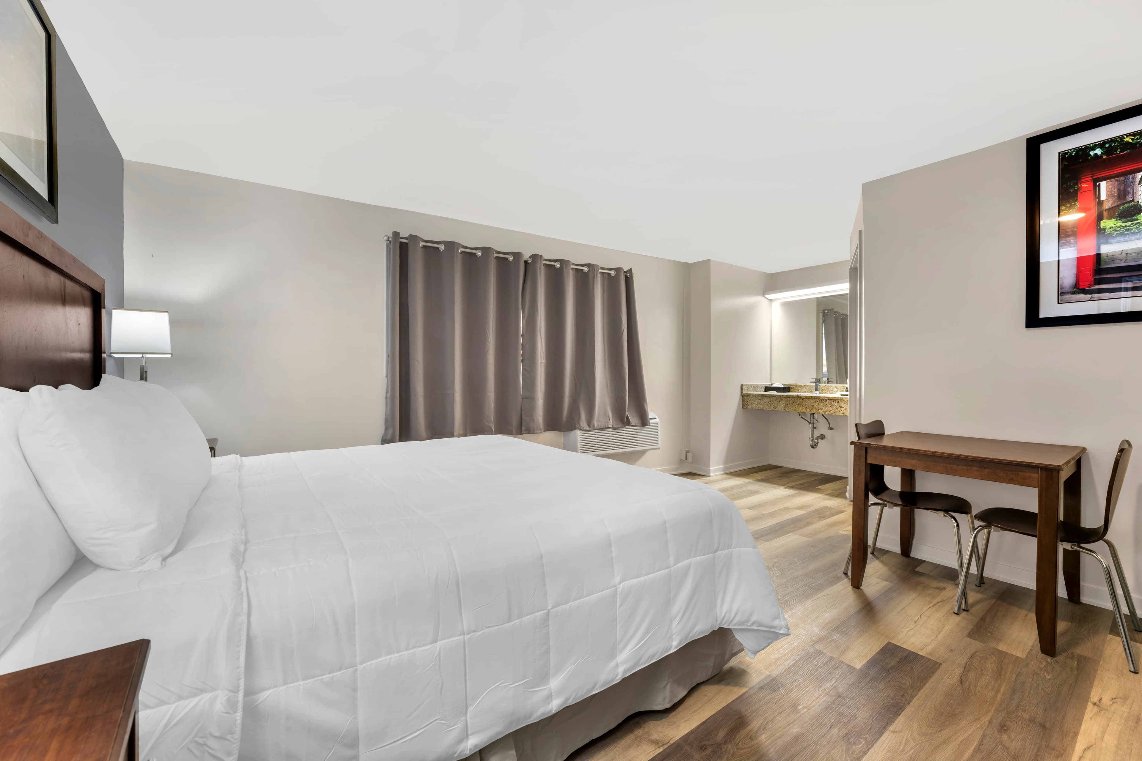 Rodeway Inn Lyons - La Grange - Image 3