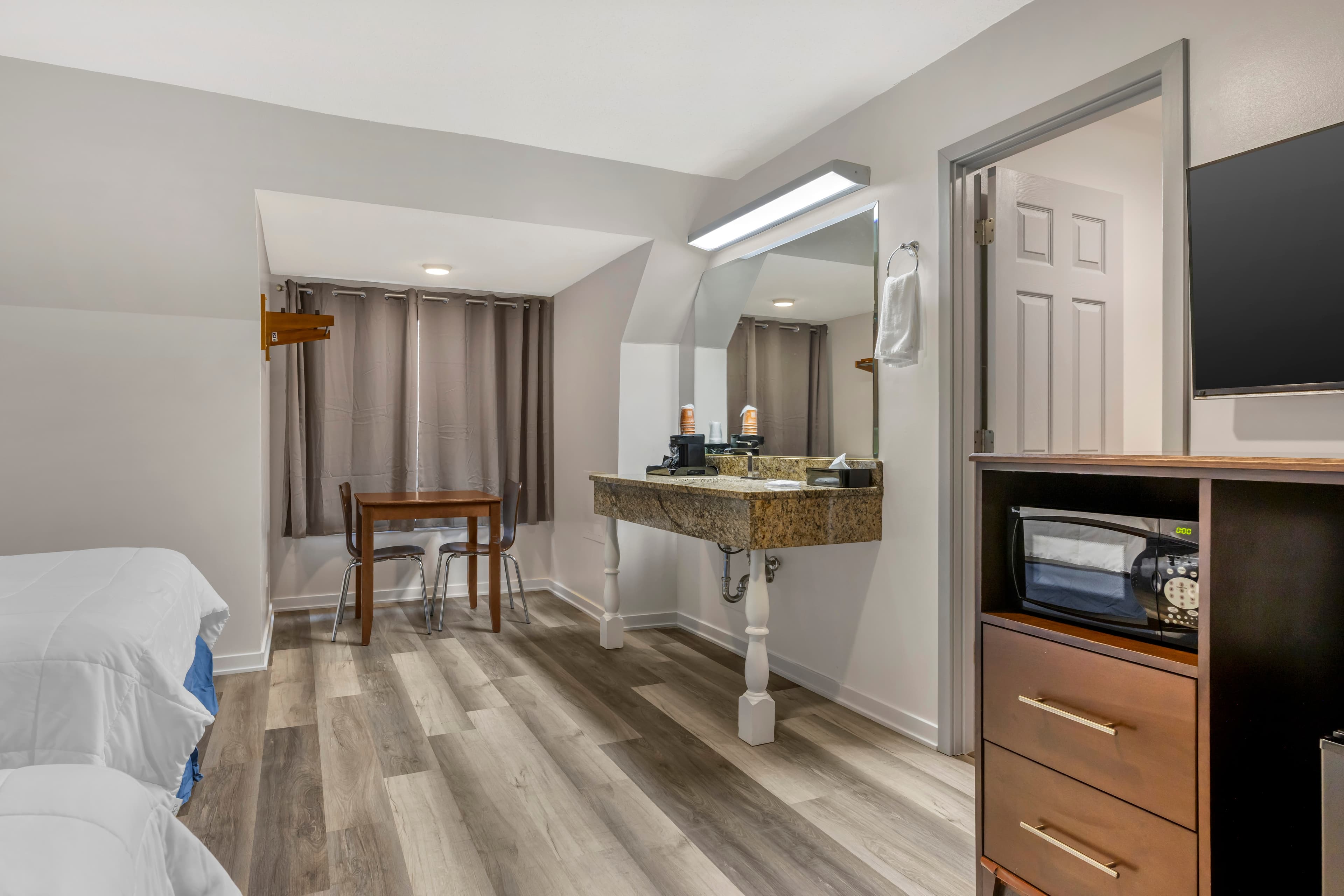Rodeway Inn Lyons - La Grange — 16