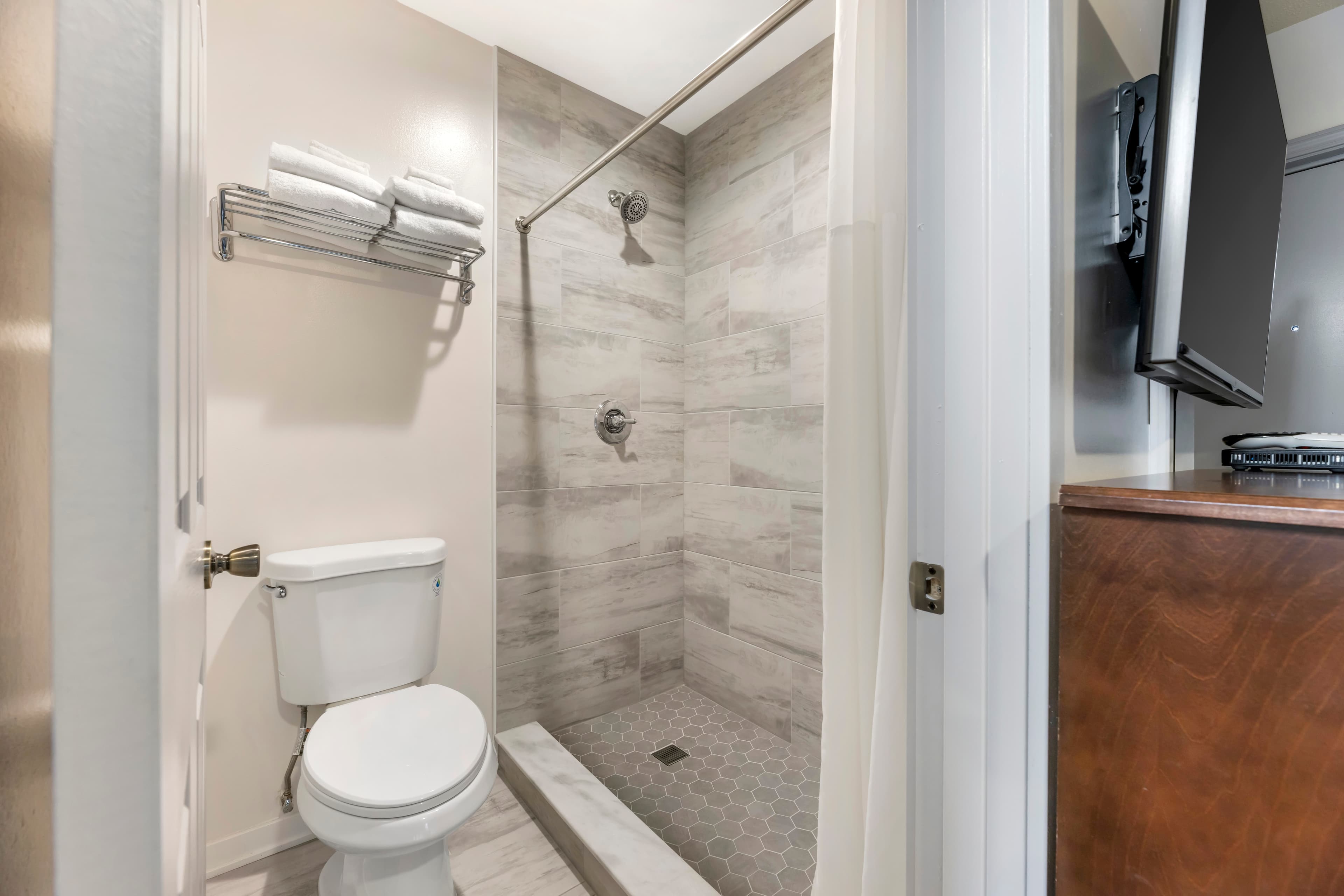 Rodeway Inn Lyons - La Grange — 17