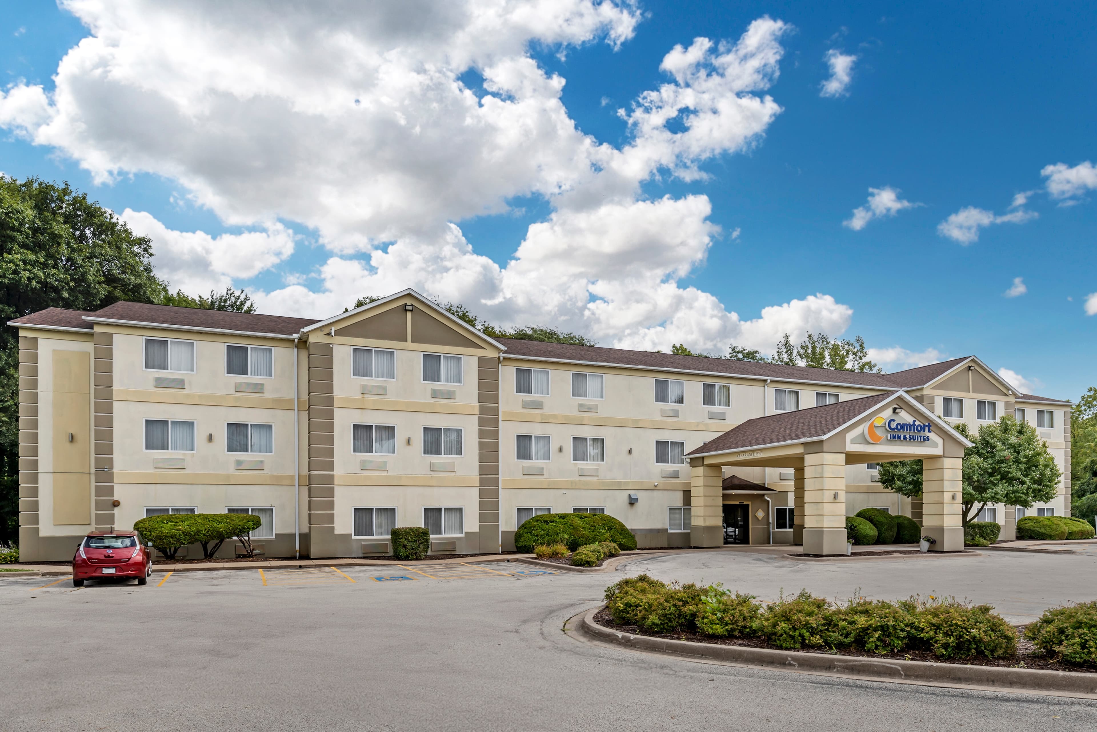 Comfort Inn & Suites East Moline near I-80 - Image 1
