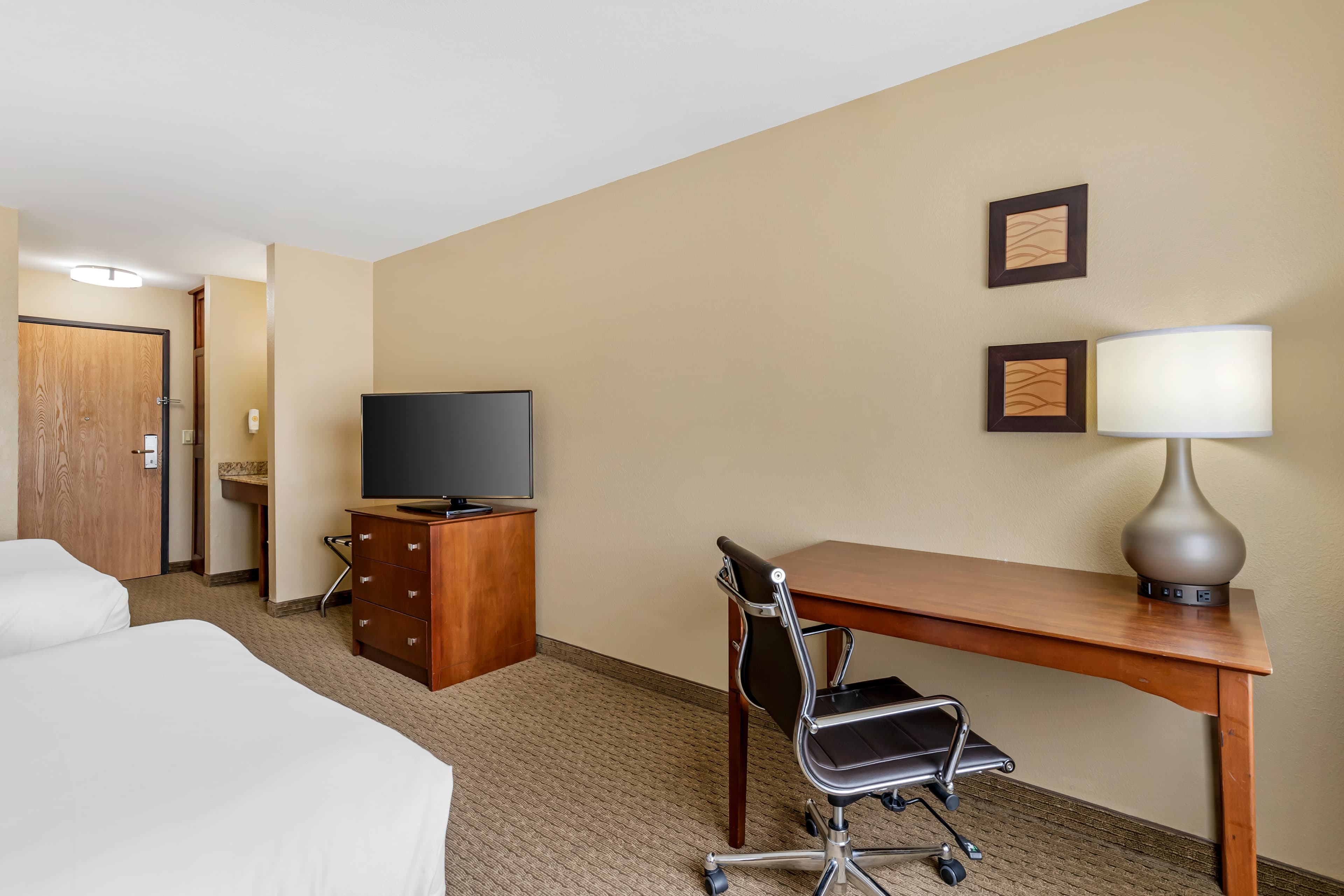 Comfort Inn & Suites East Moline near I-80 — 9