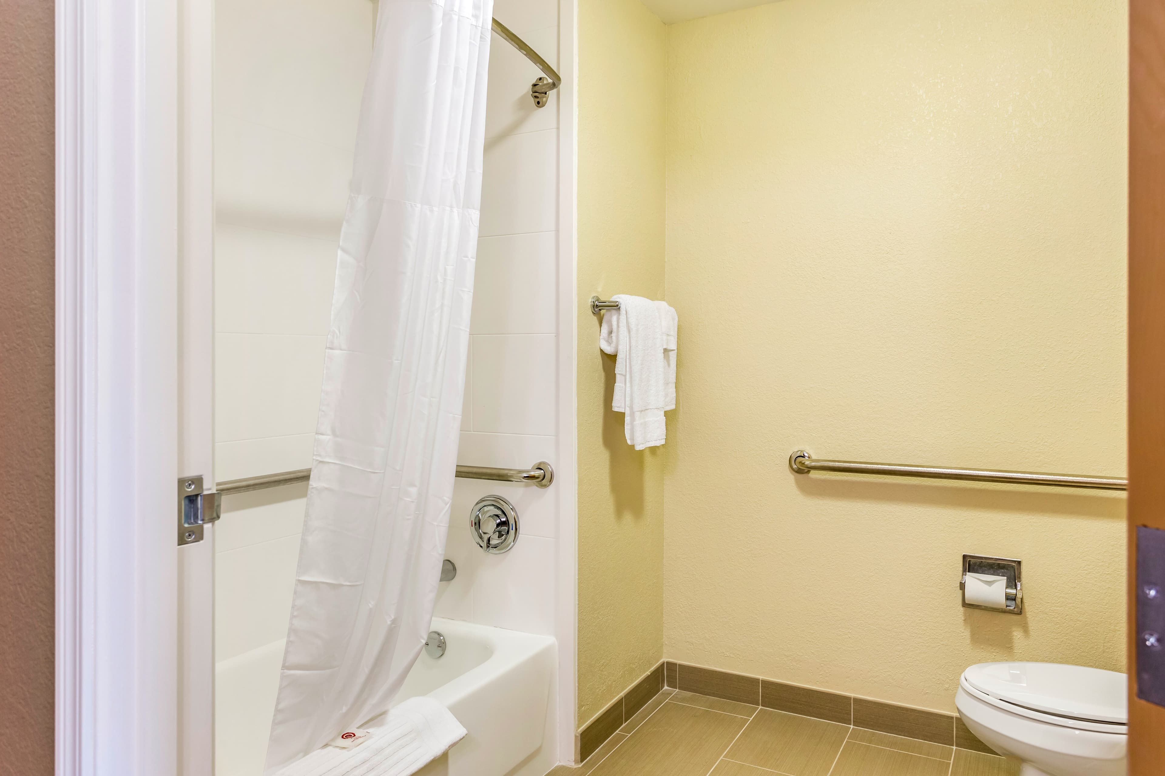 Comfort Inn DeKalb - University Area - Image 4