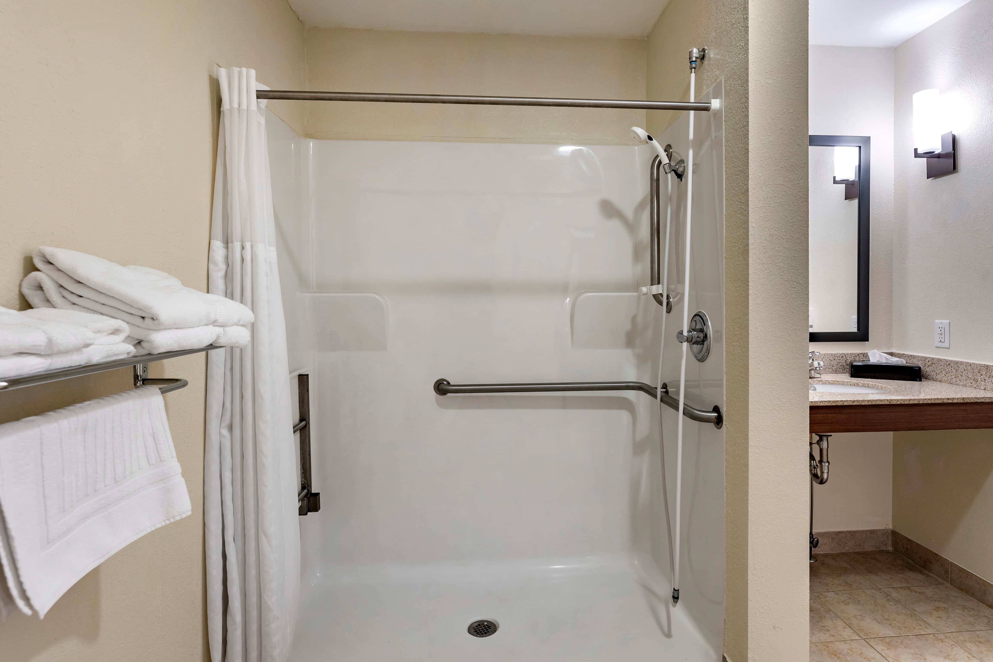 Comfort Inn & Suites Greenville I-70 — 24