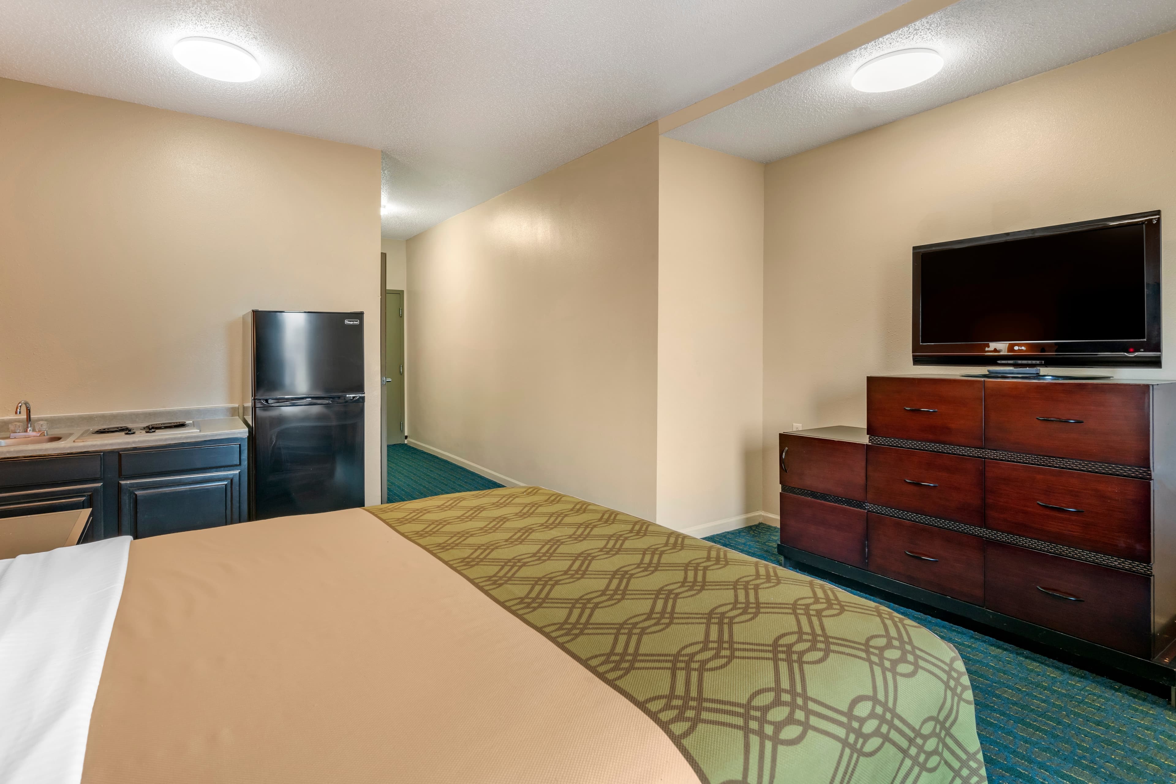 Econo Lodge Inn & Suites Granite City - St. Louis — 6