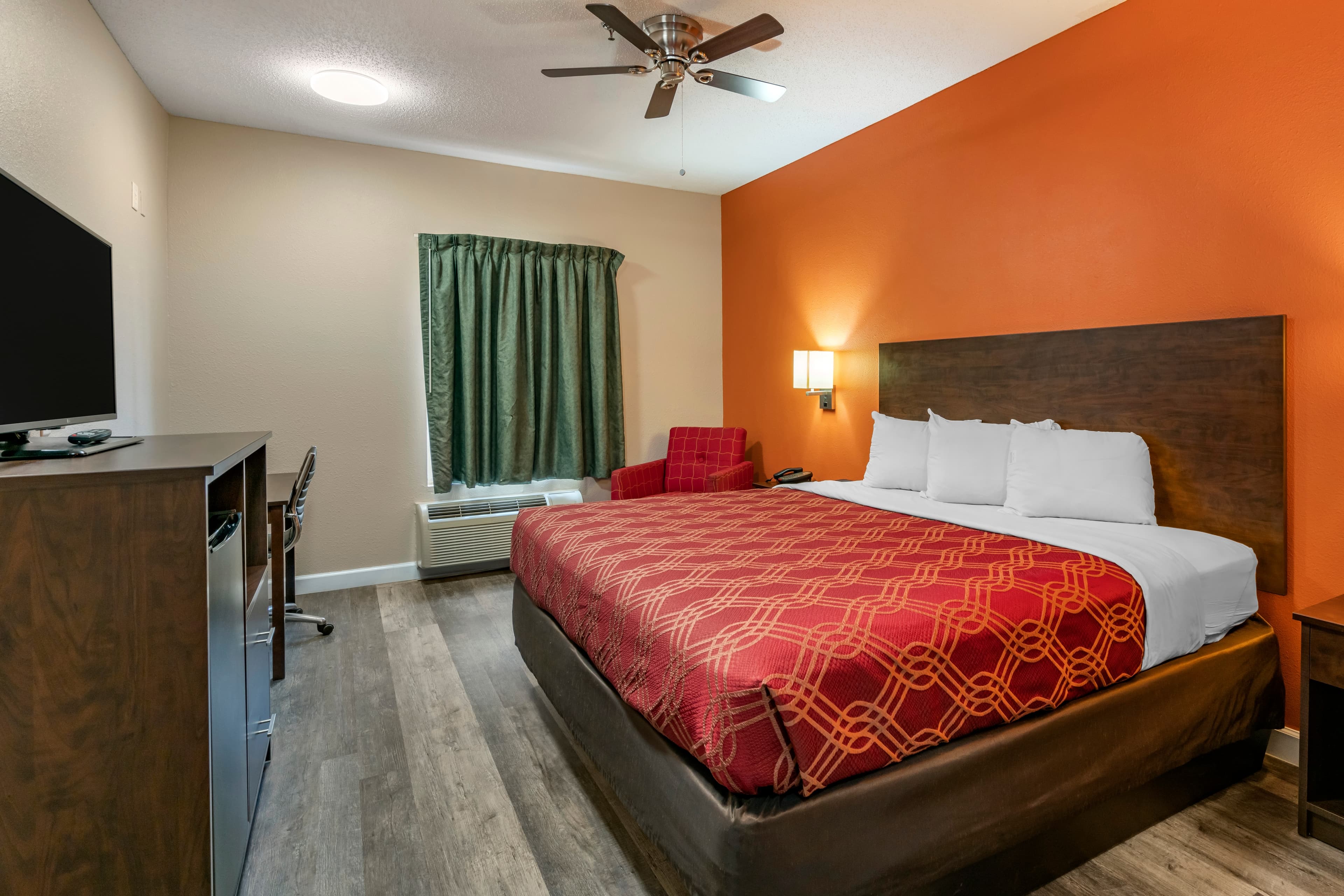 Econo Lodge Inn & Suites Granite City - St. Louis — 13