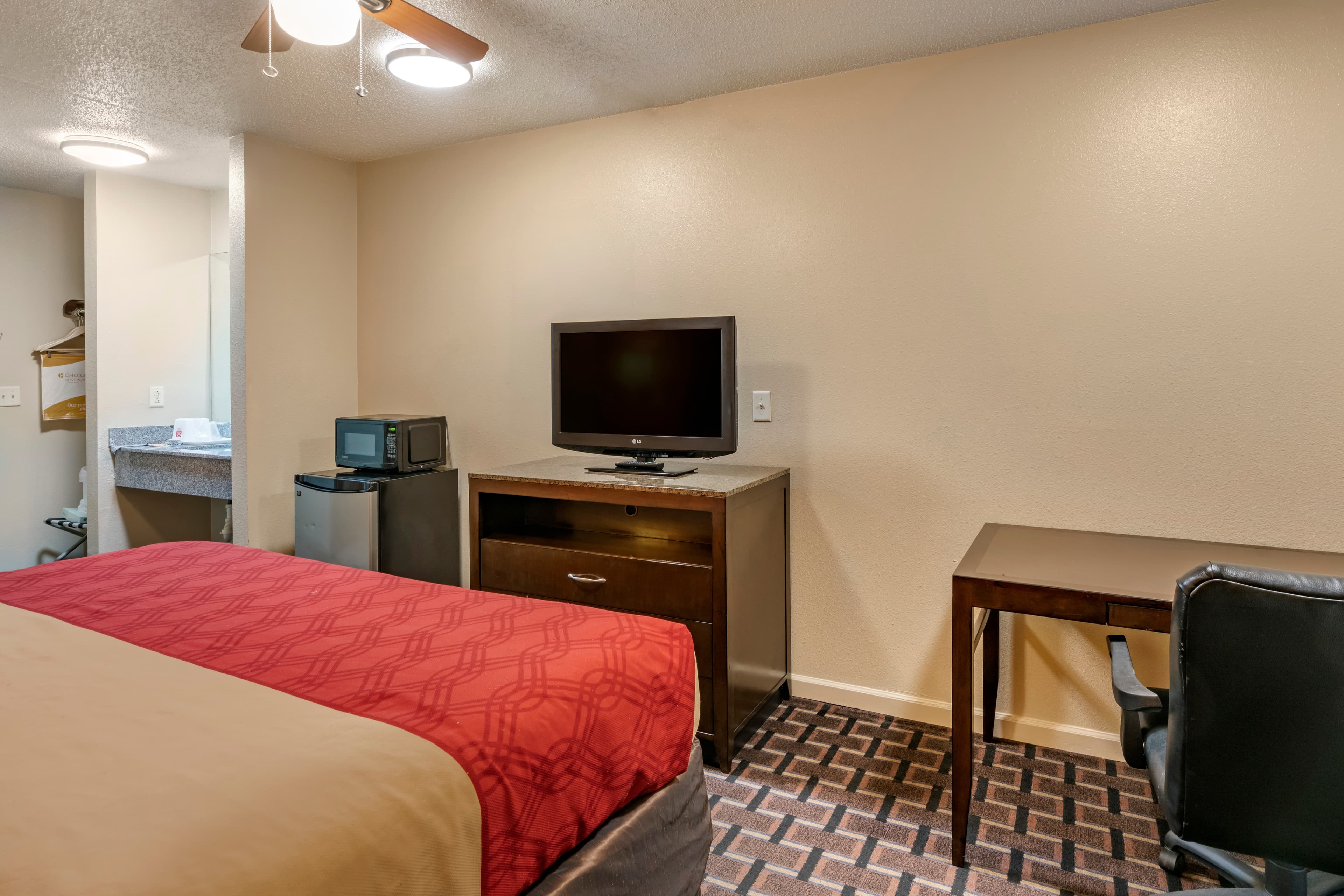 Econo Lodge Inn & Suites Granite City - St. Louis - Image 3