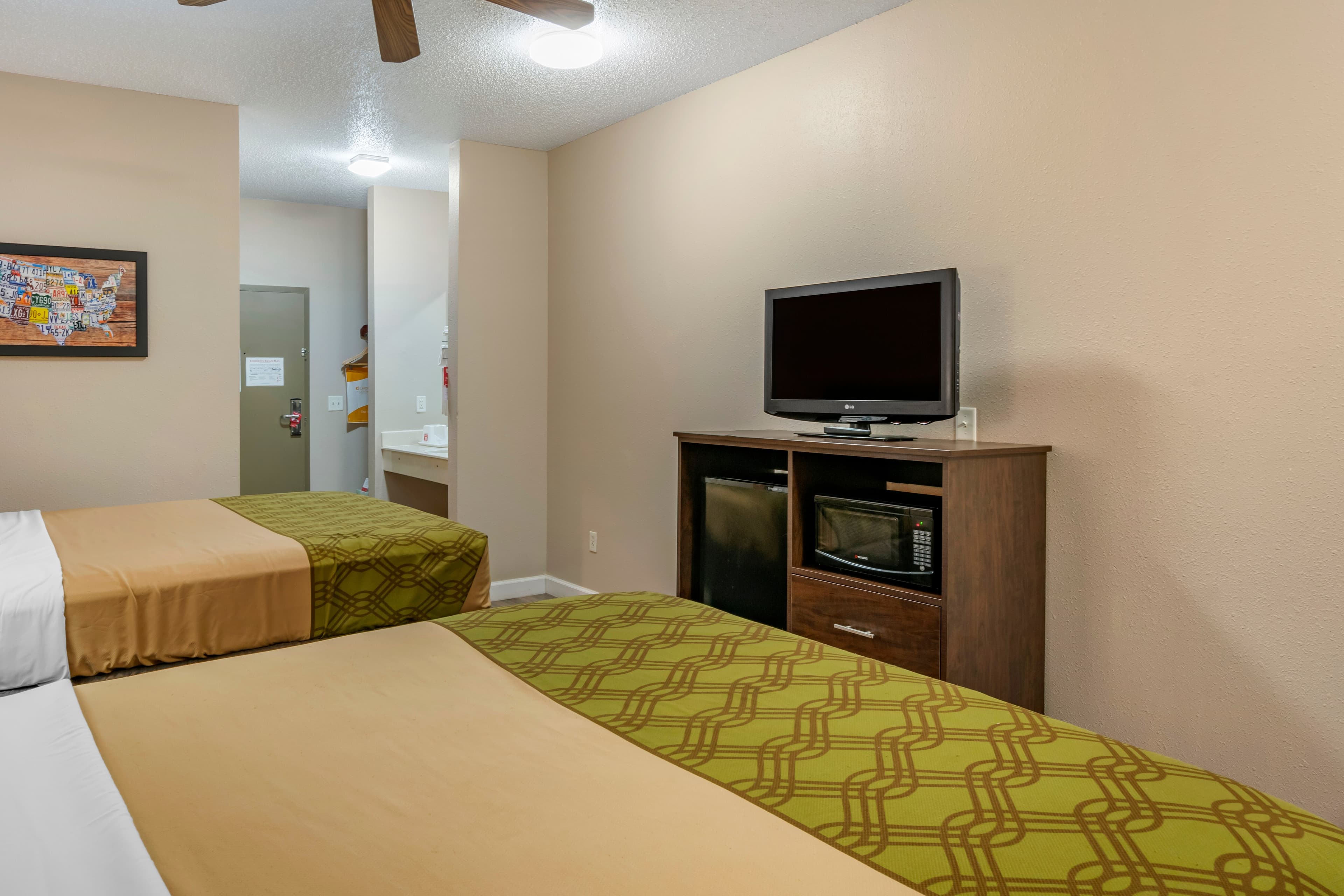 Econo Lodge Inn & Suites Granite City - St. Louis — 23