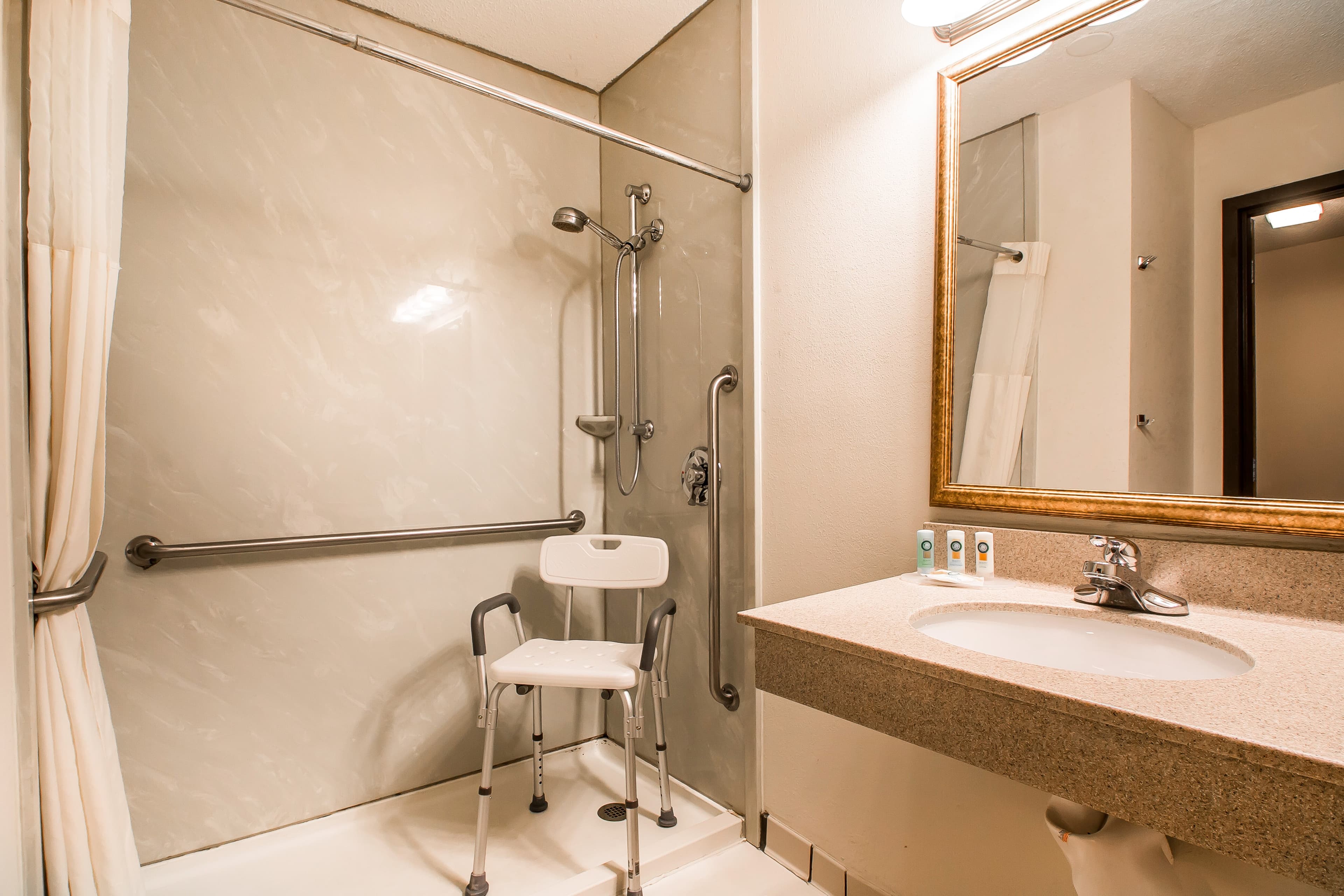 Quality Inn Morris I-80 - Image 5