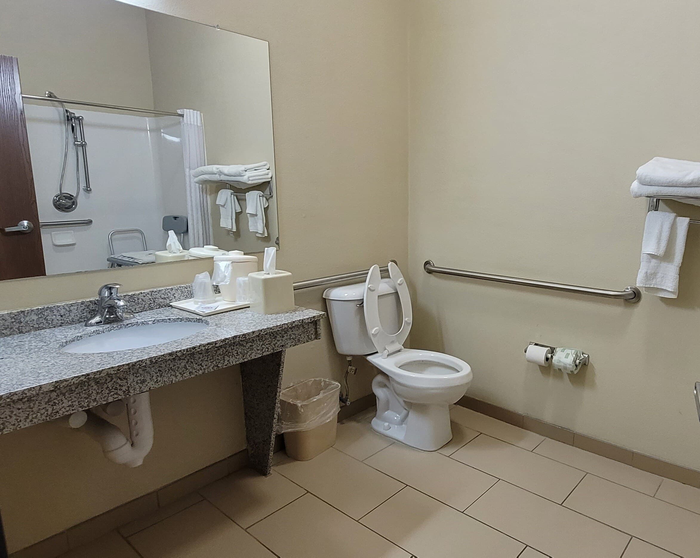 Comfort Inn & Suites Marion I-57 — 10