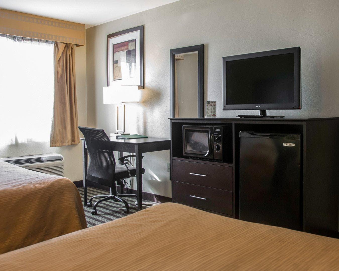 Quality Inn & Suites Loves Park near Rockford - Image 4