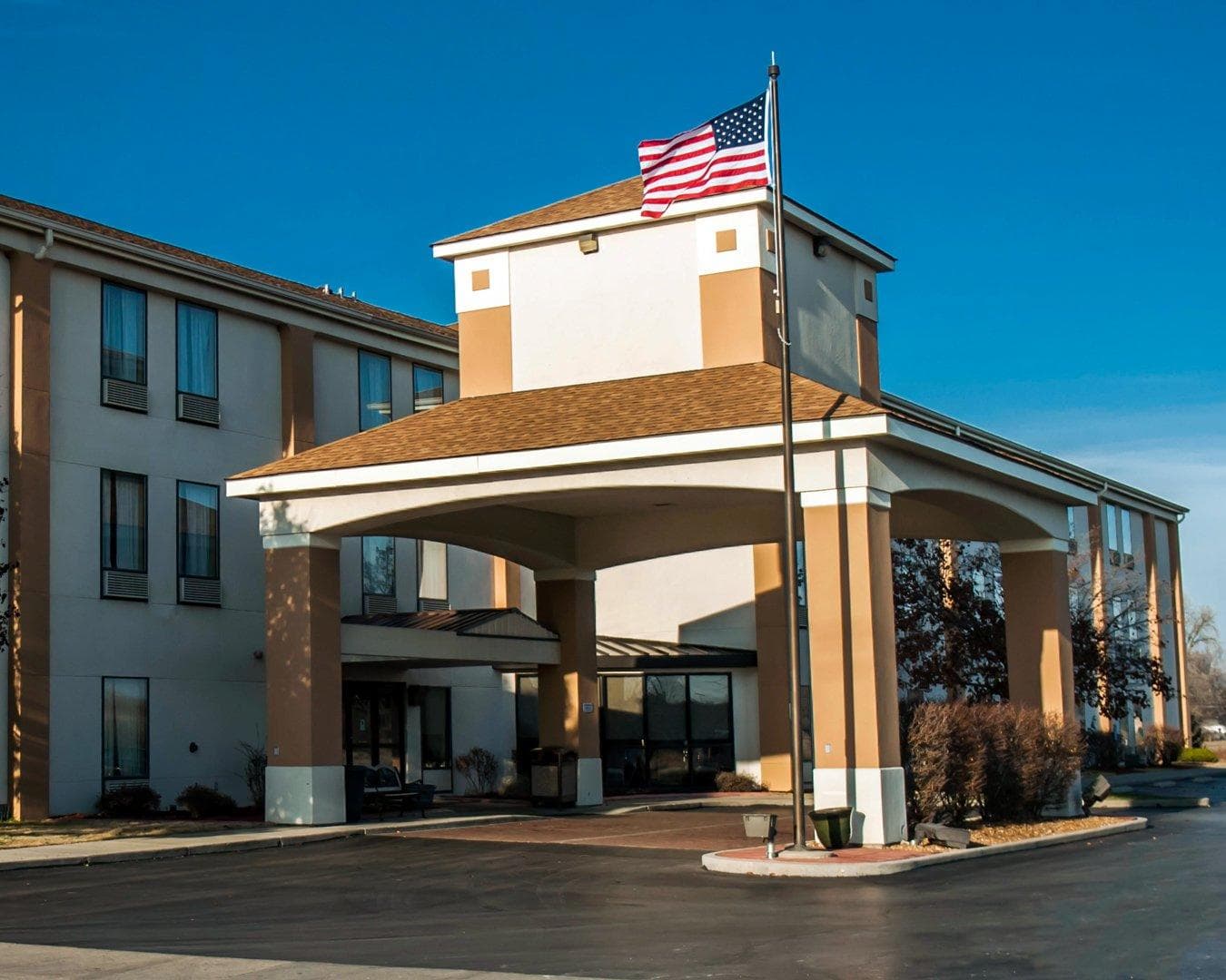 Quality Inn & Suites near St. Louis and I-255 - Image 1