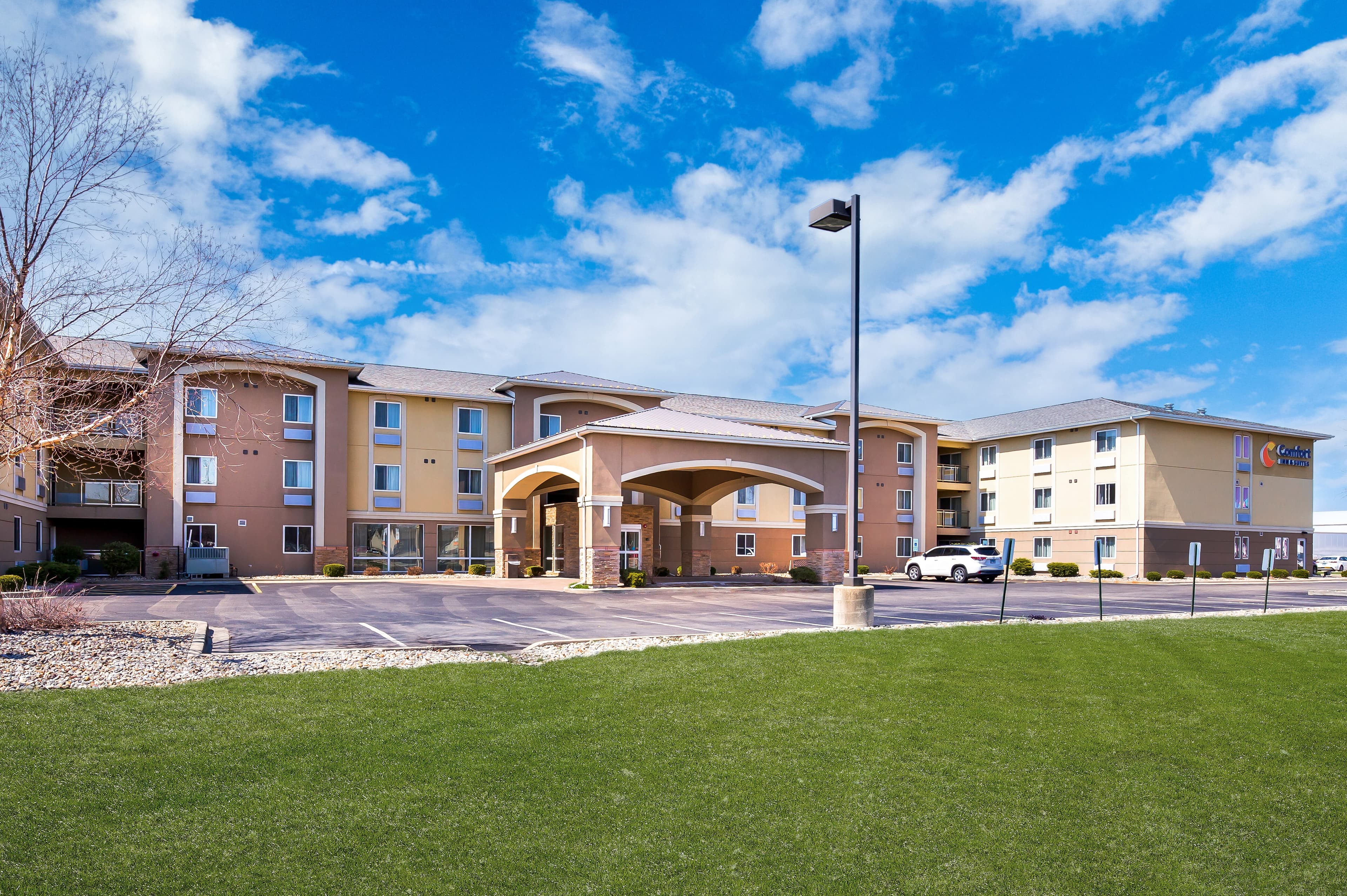 Comfort Inn & Suites Springfield I-55 - Image 1