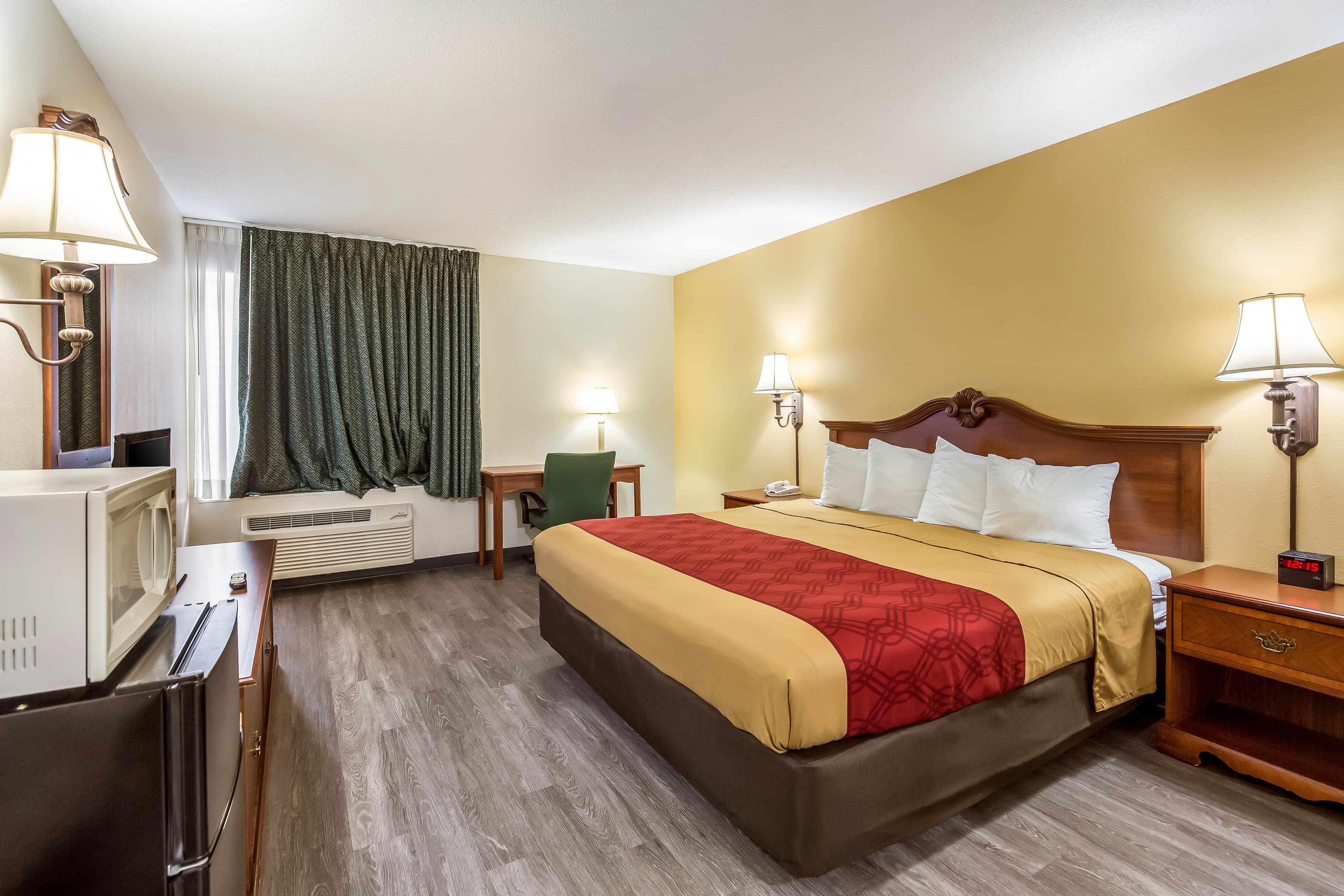 Econo Lodge Inn & Suites Fairview Heights - St. Louis - Image 2