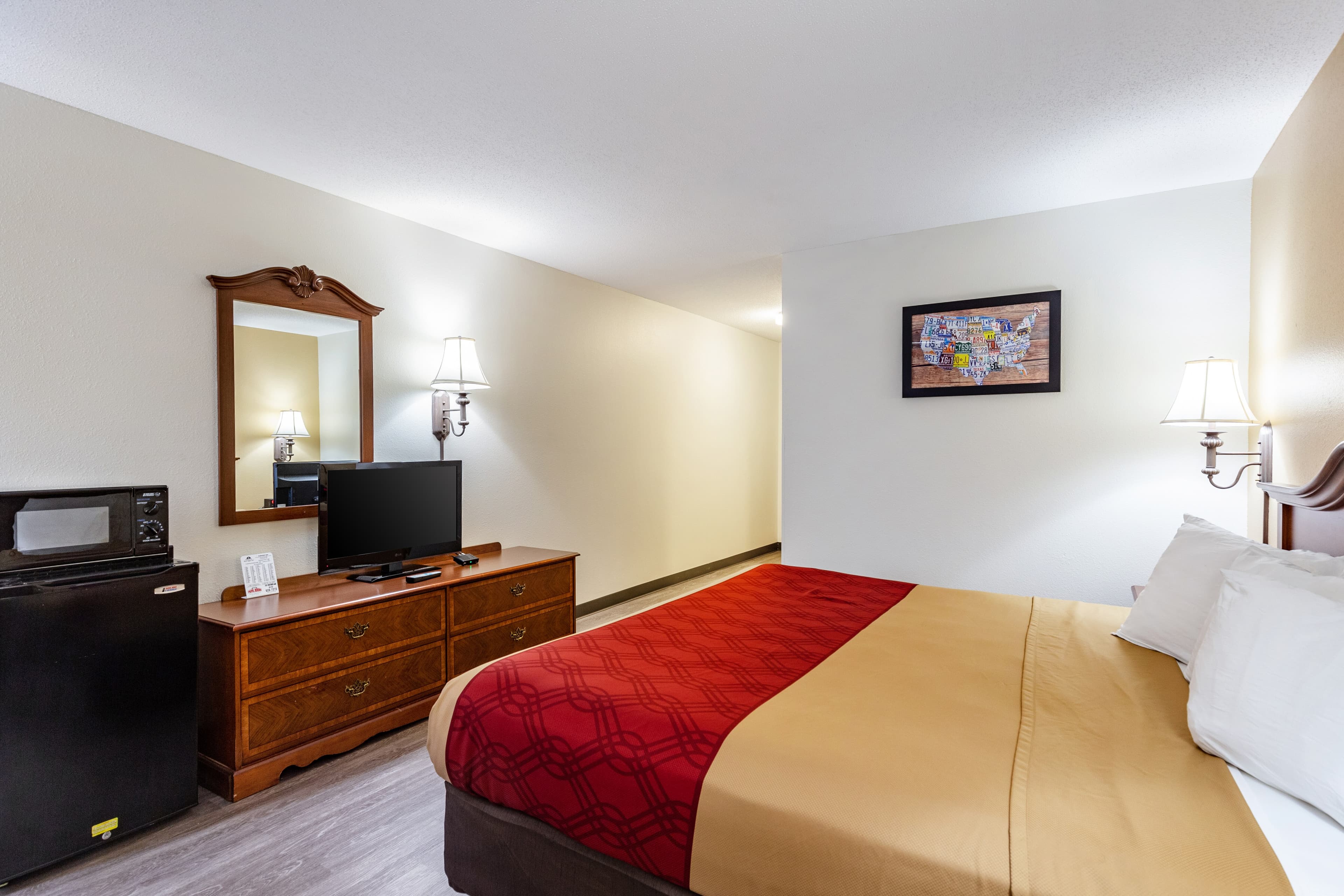 Econo Lodge Inn & Suites Fairview Heights - St. Louis — 7