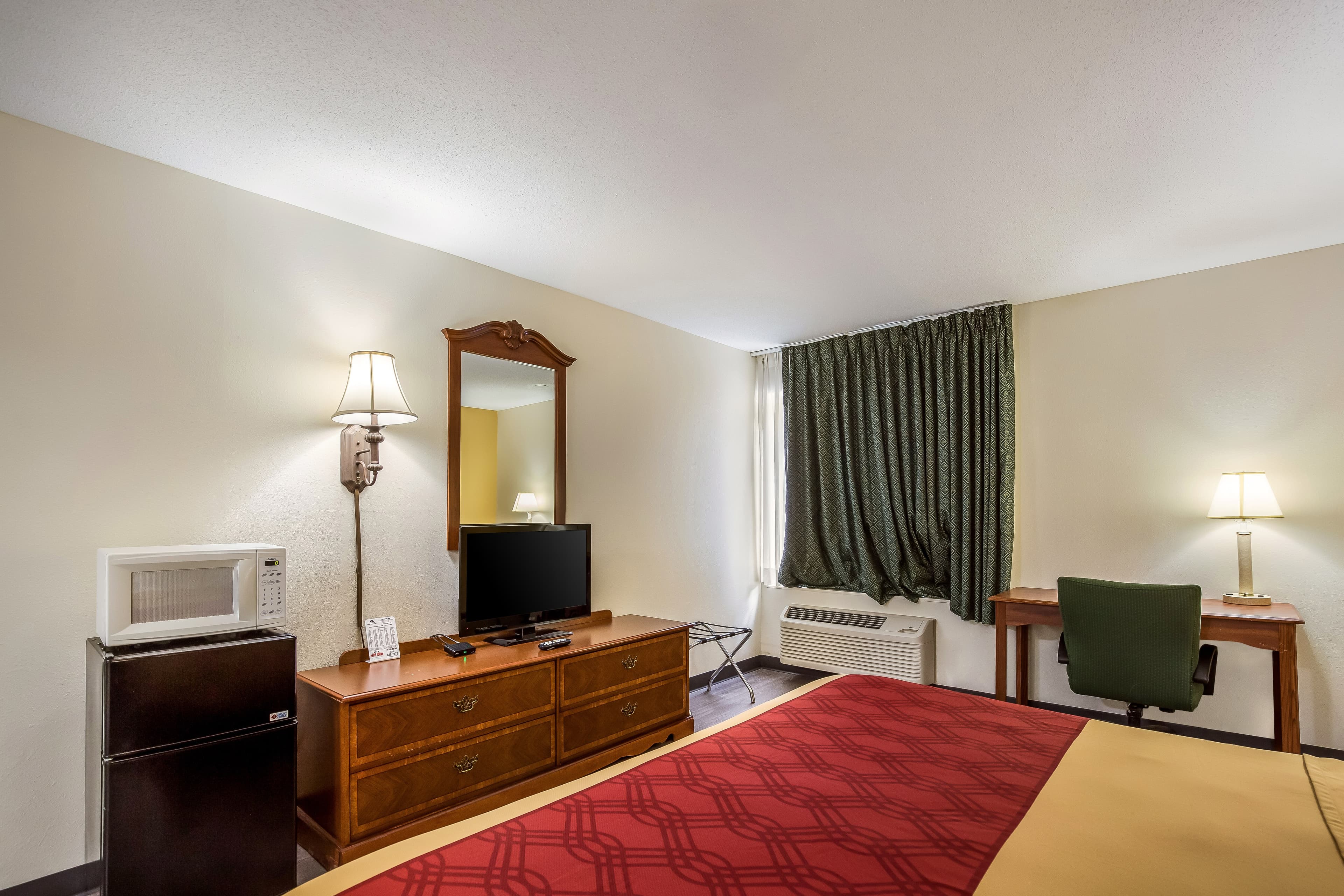 Econo Lodge Inn & Suites Fairview Heights - St. Louis - Image 3