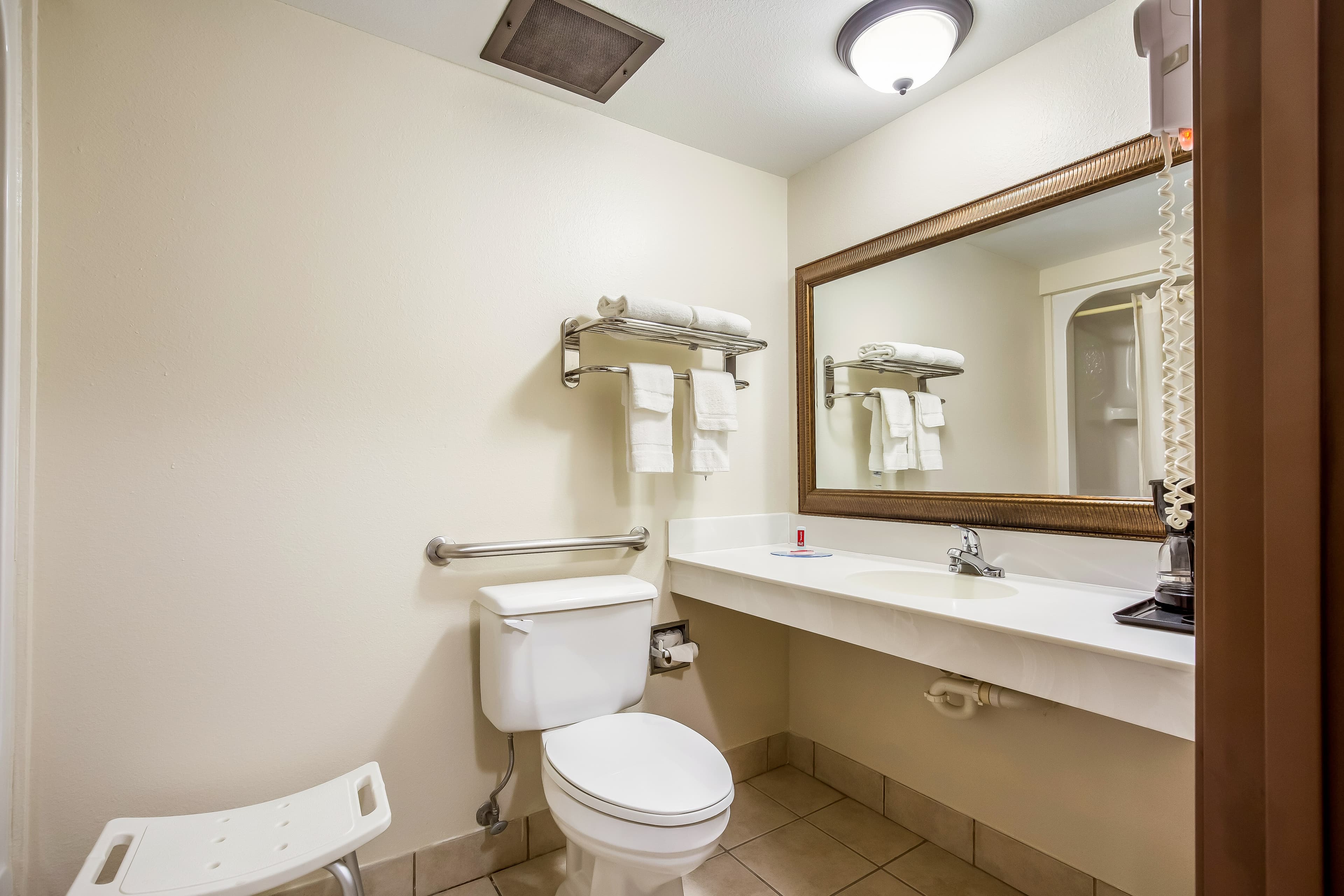 Econo Lodge Inn & Suites Fairview Heights - St. Louis - Image 4