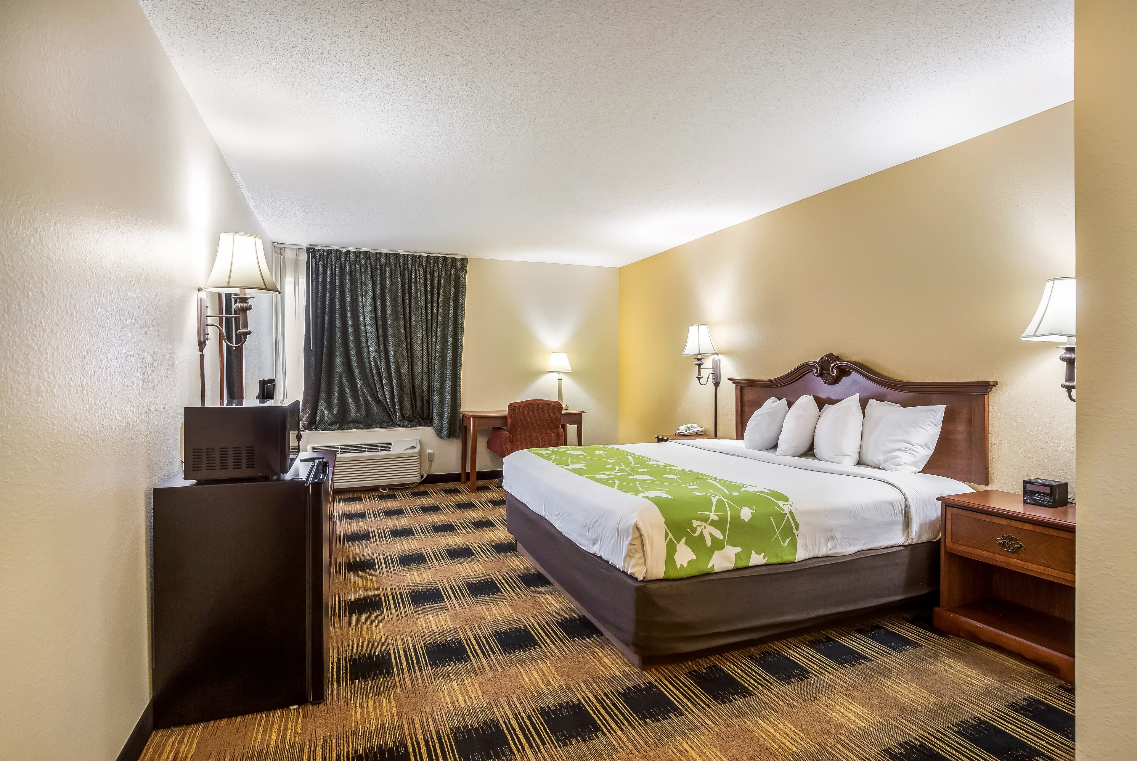 Econo Lodge Inn & Suites Fairview Heights - St. Louis — 8