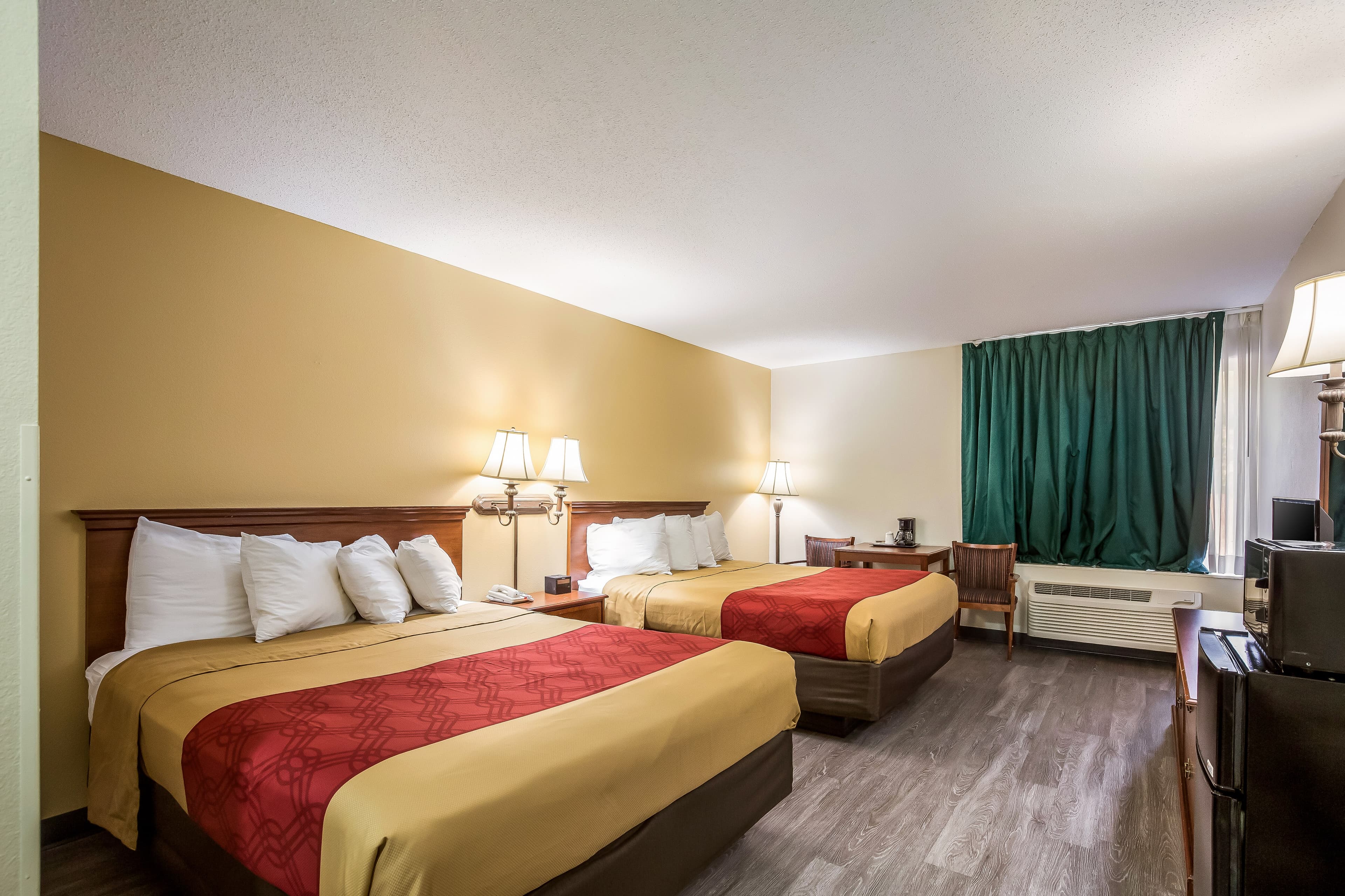 Econo Lodge Inn & Suites Fairview Heights - St. Louis — 13