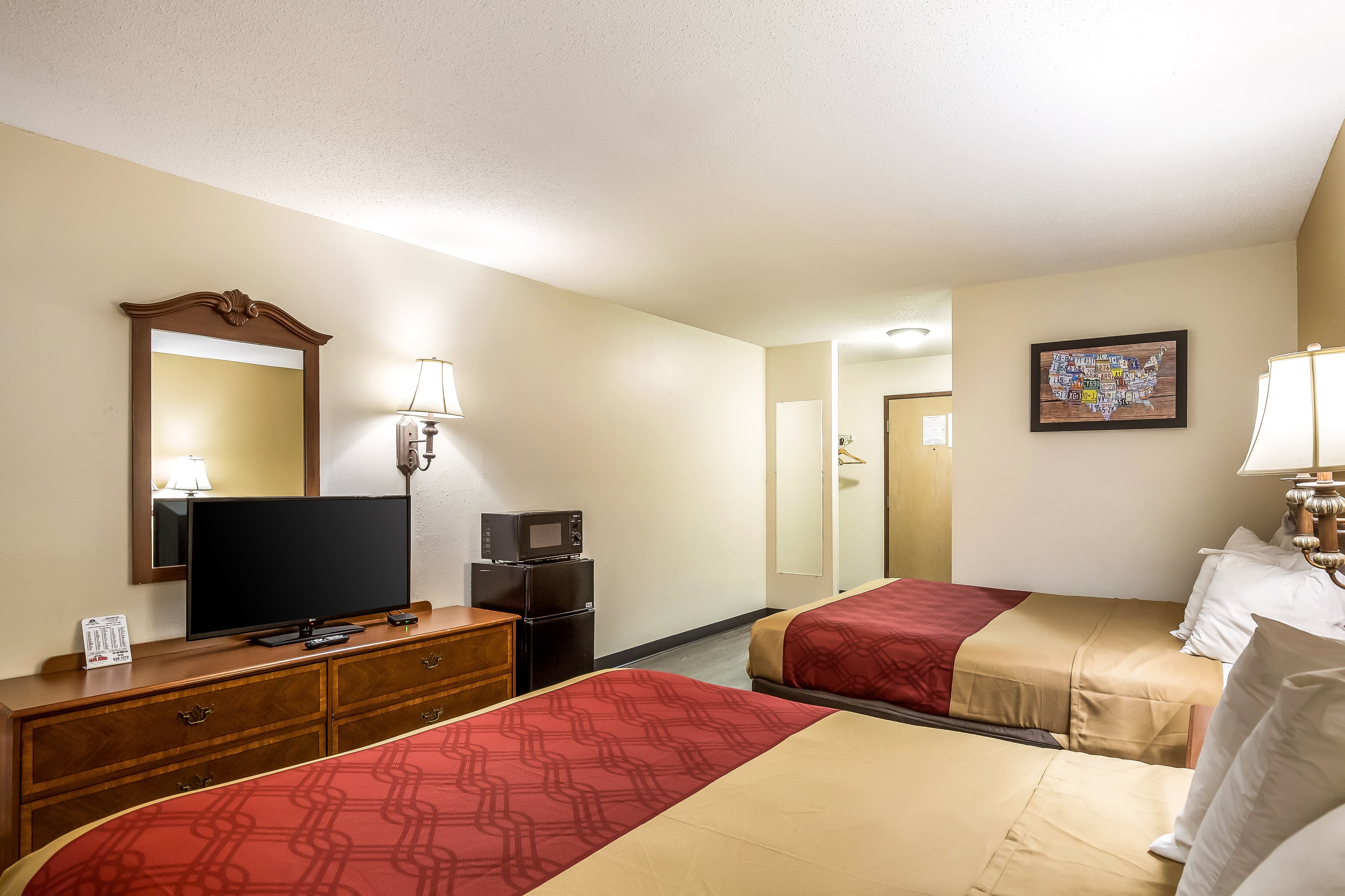 Econo Lodge Inn & Suites Fairview Heights - St. Louis — 14