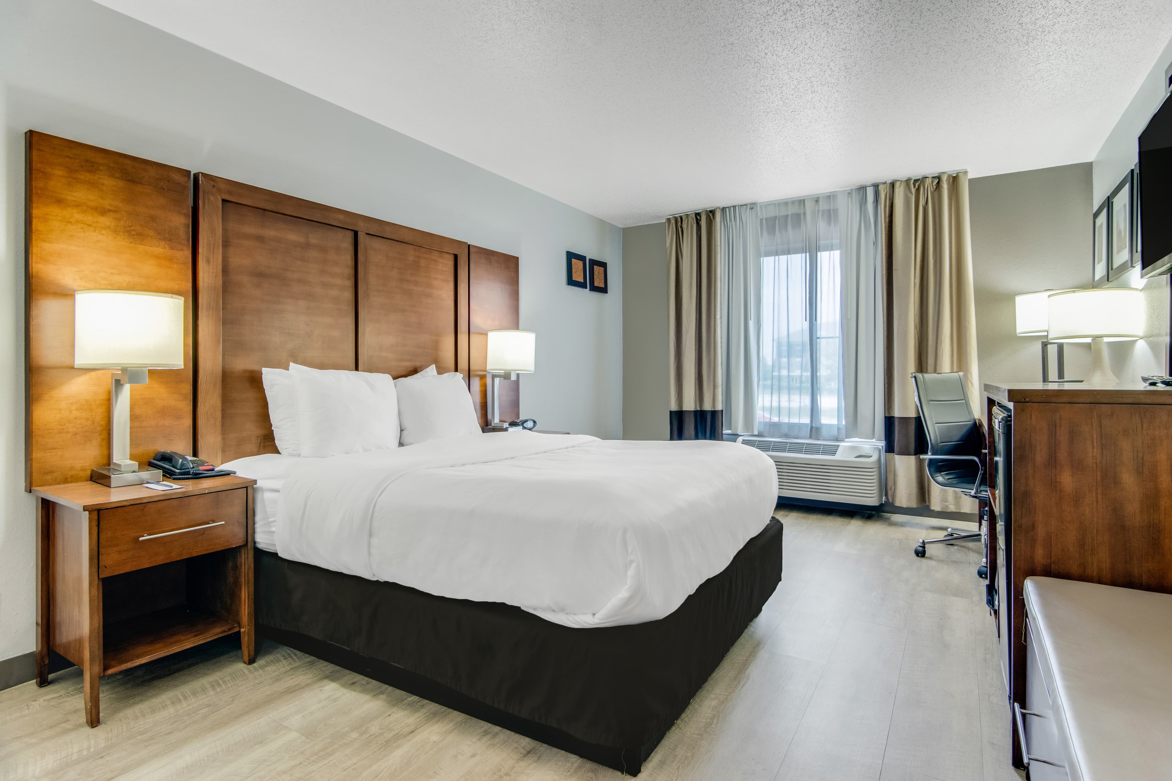 Comfort Suites near I-80 and I-94 - Image 2